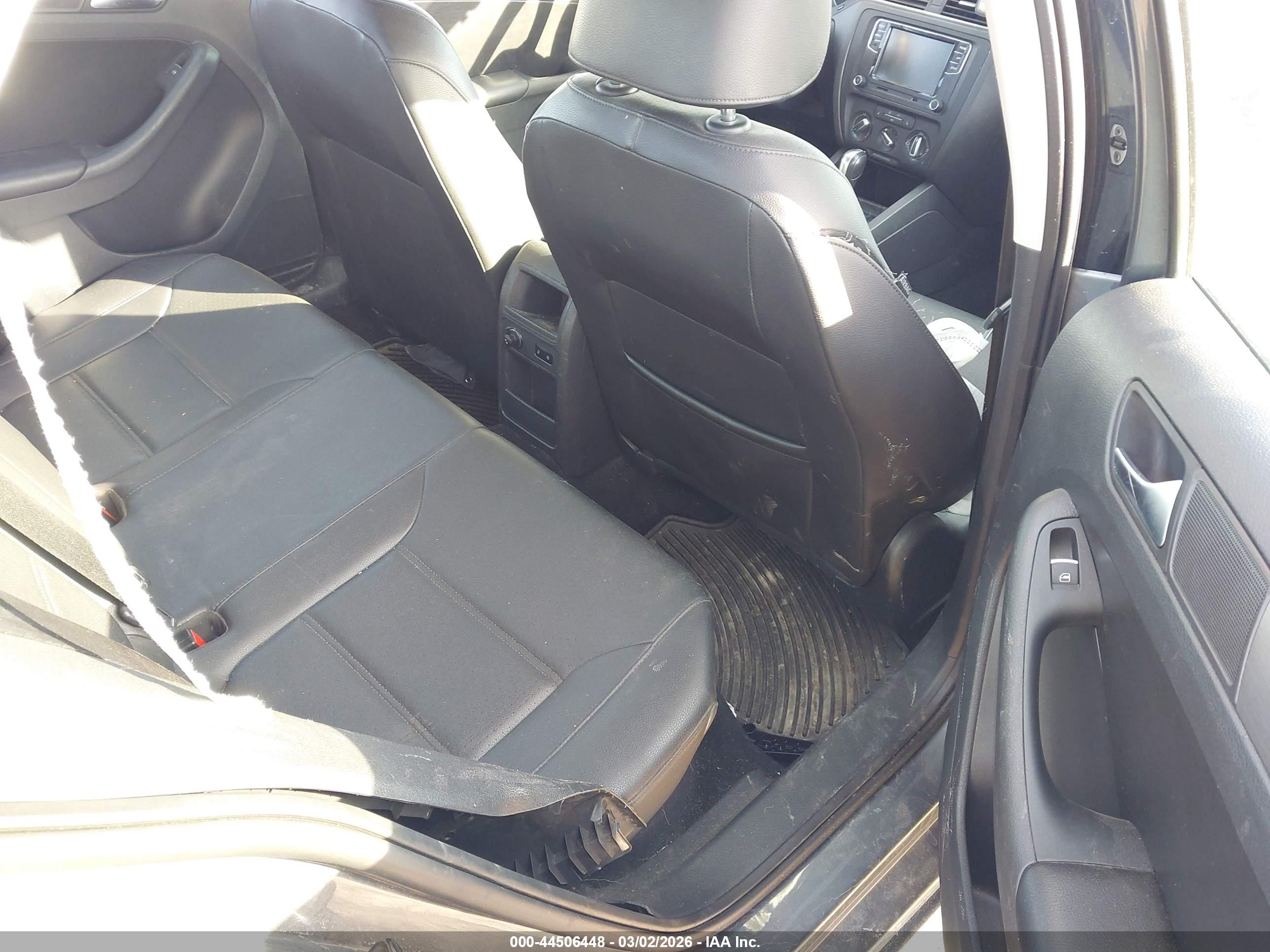 VOLKSWAGEN JETTA image 8