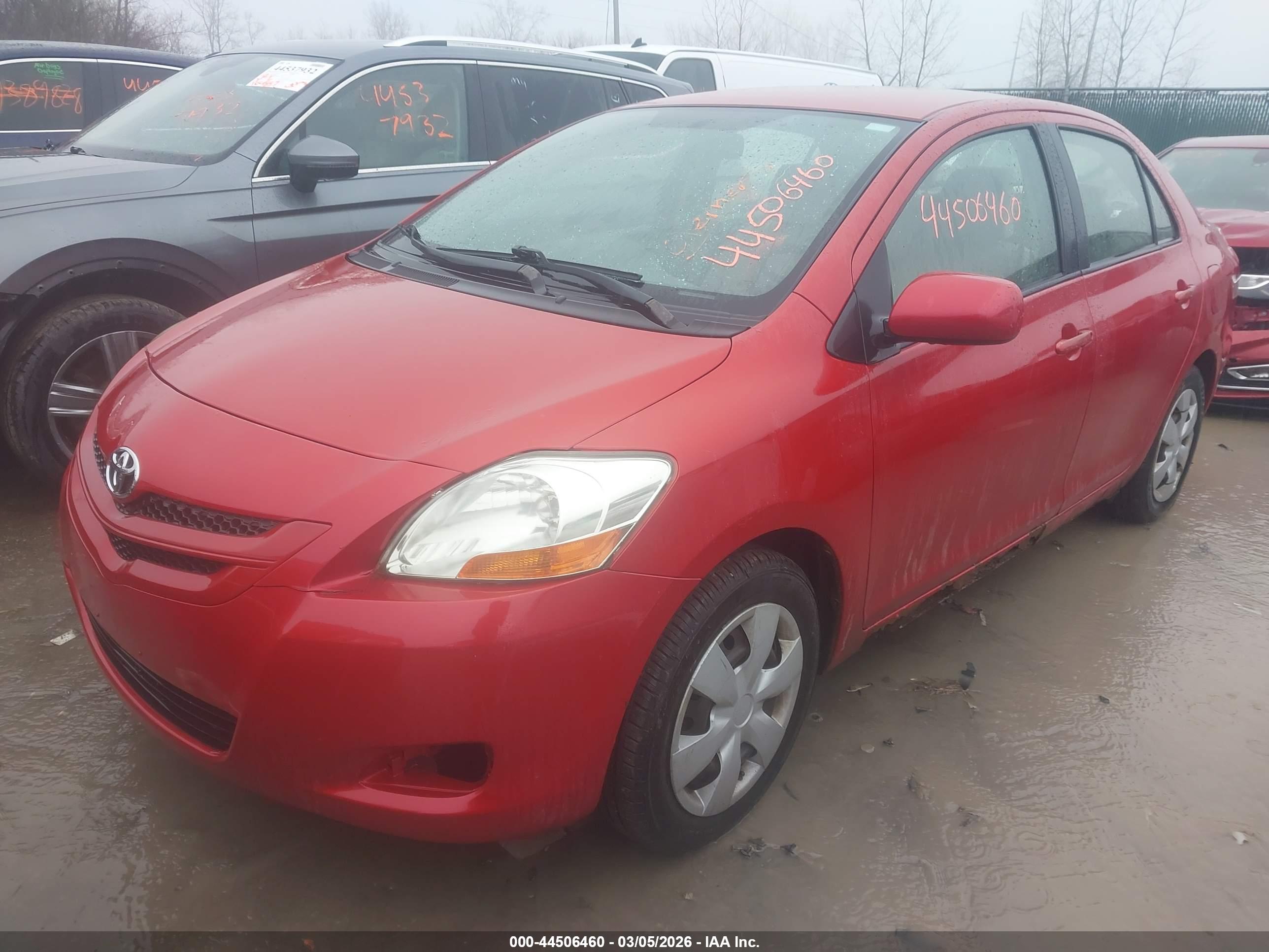 TOYOTA YARIS image 2