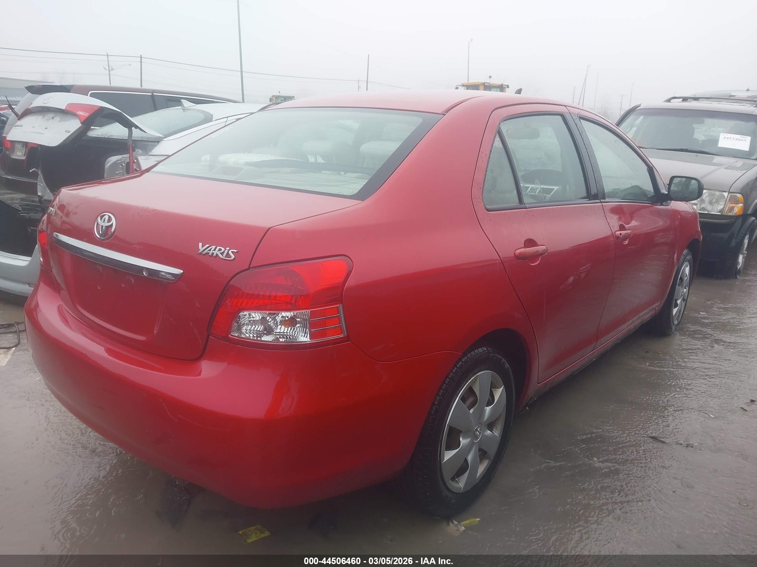 TOYOTA YARIS image 4
