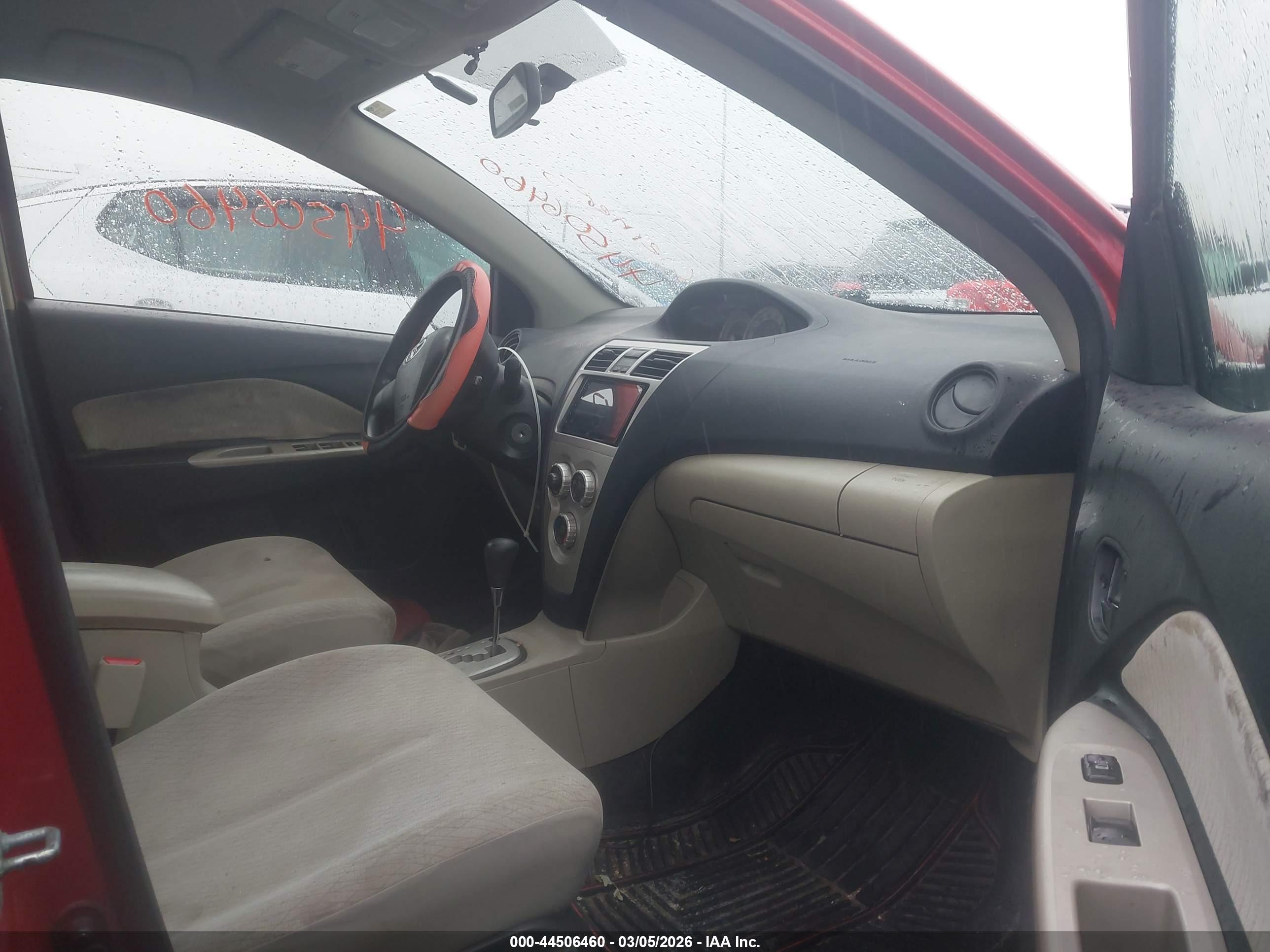 TOYOTA YARIS image 5