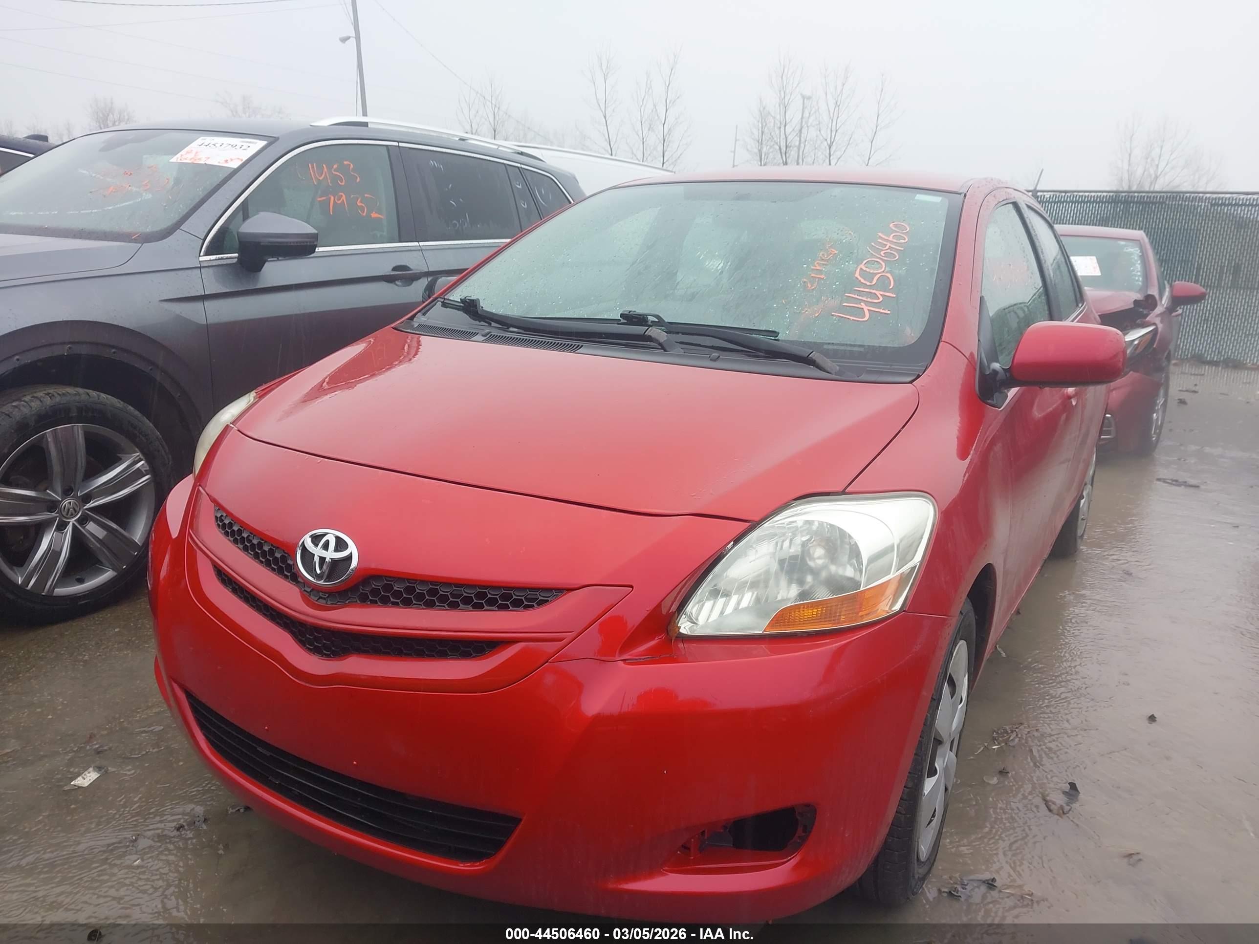 TOYOTA YARIS image 6