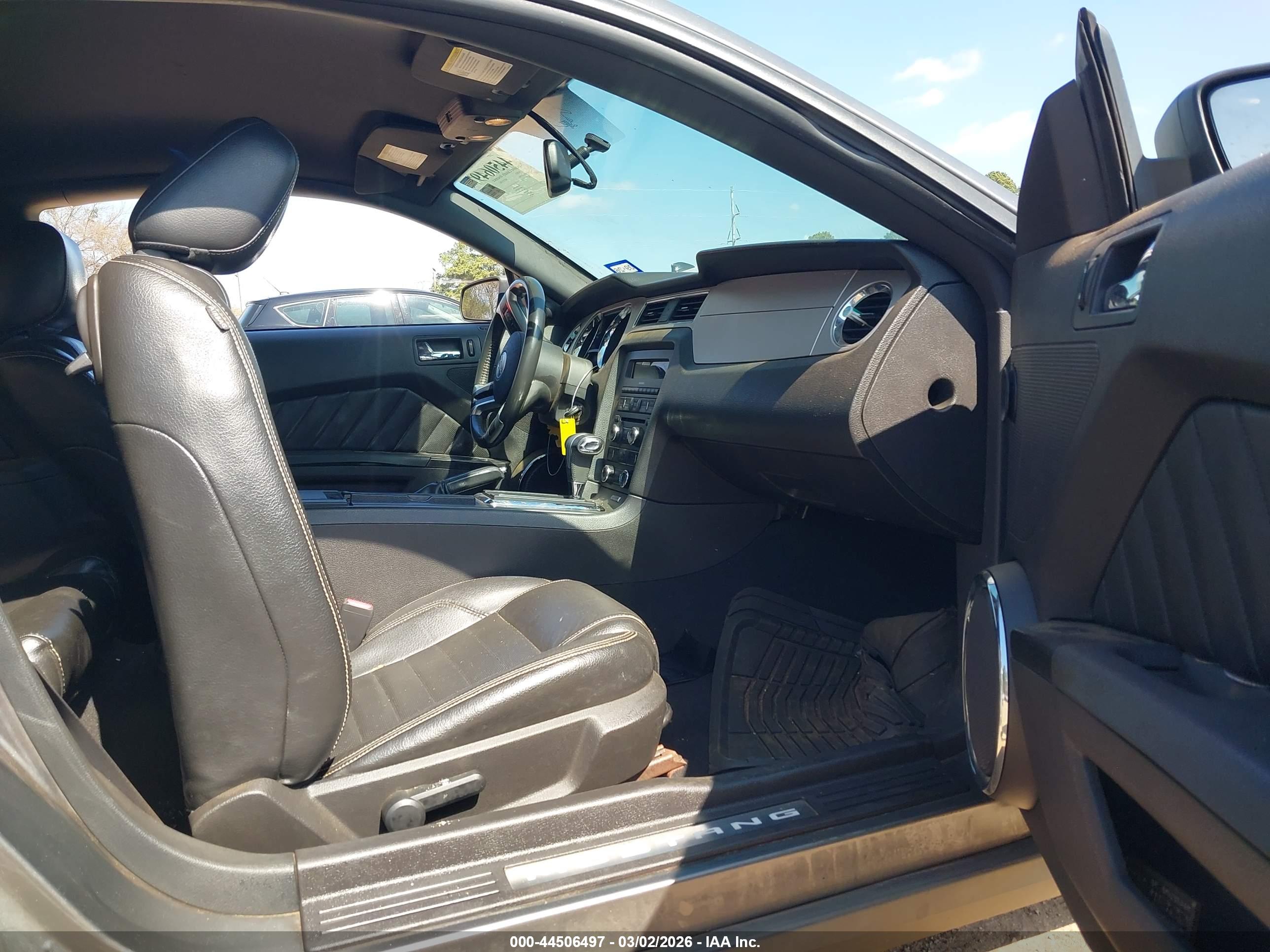 FORD MUSTANG image 5