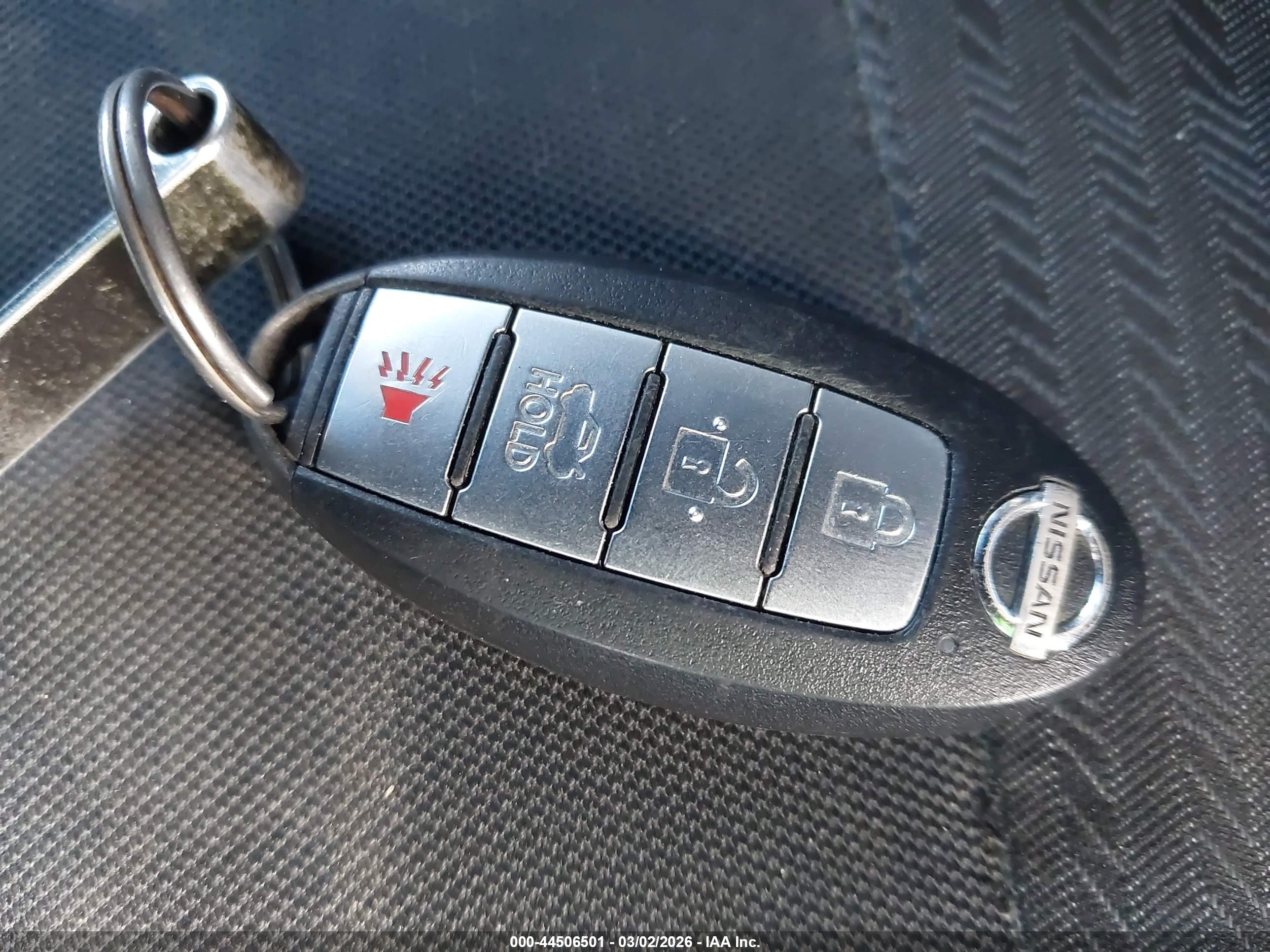 NISSAN VERSA image 11