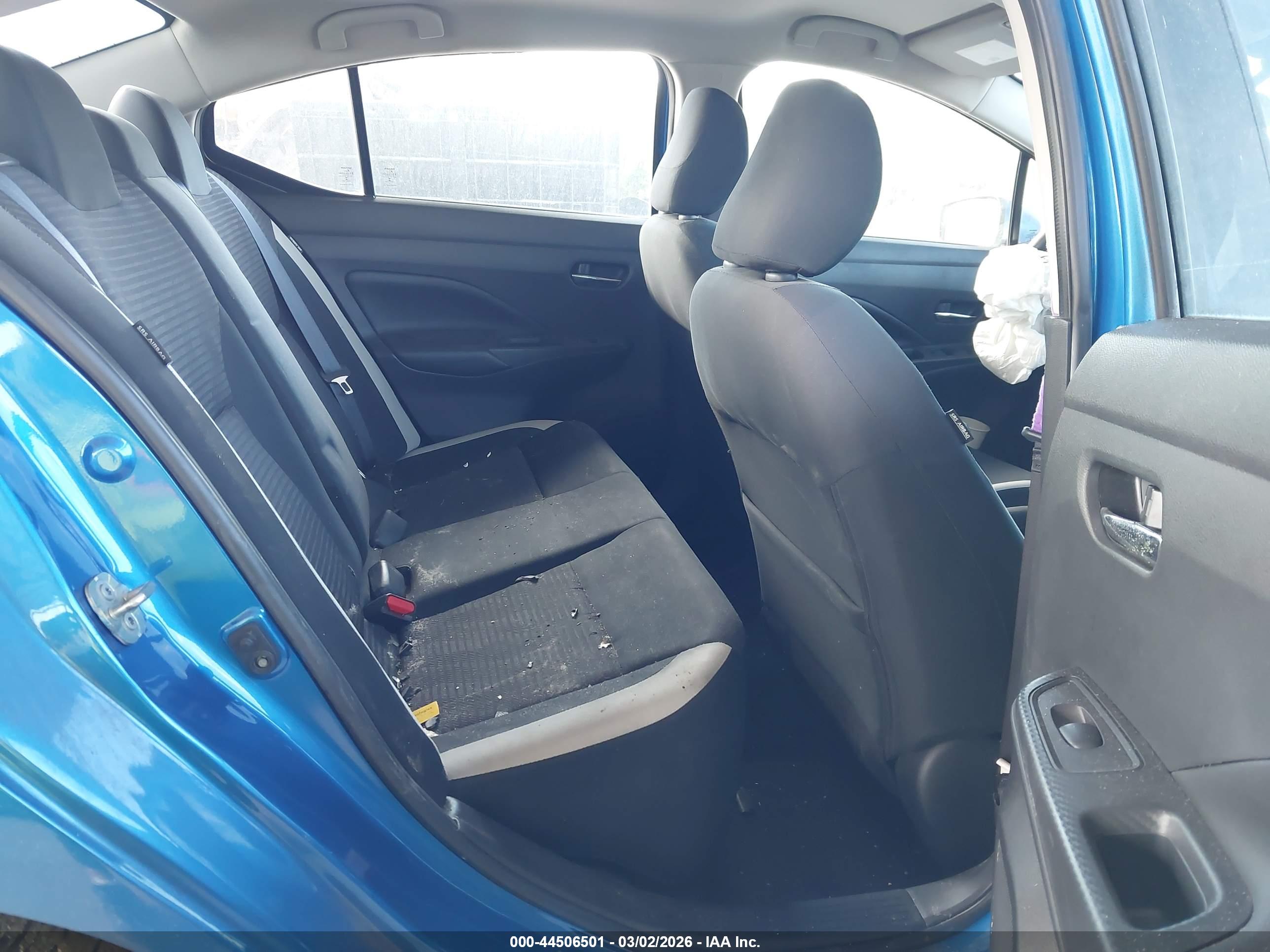 NISSAN VERSA image 8