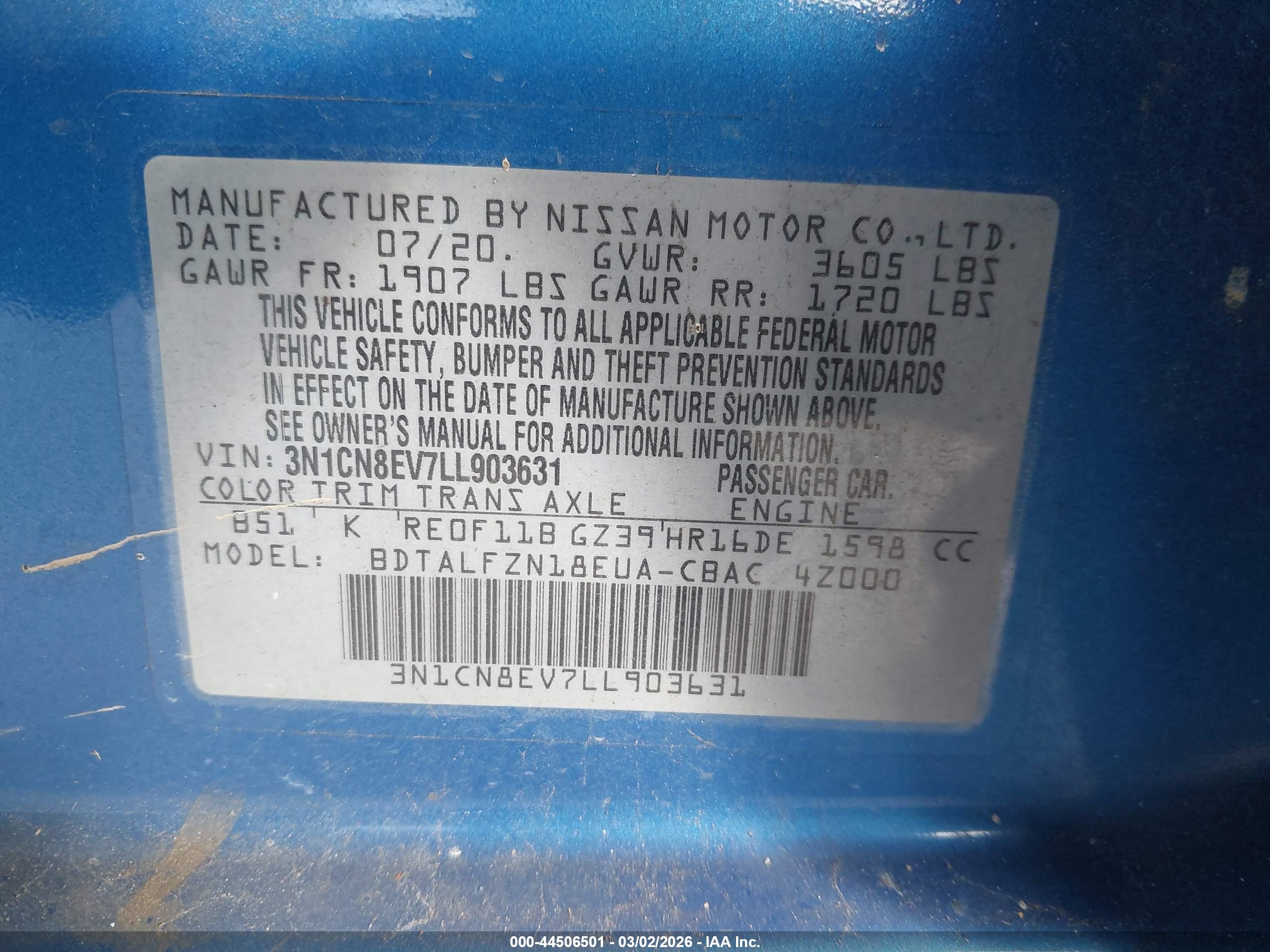 NISSAN VERSA image 9