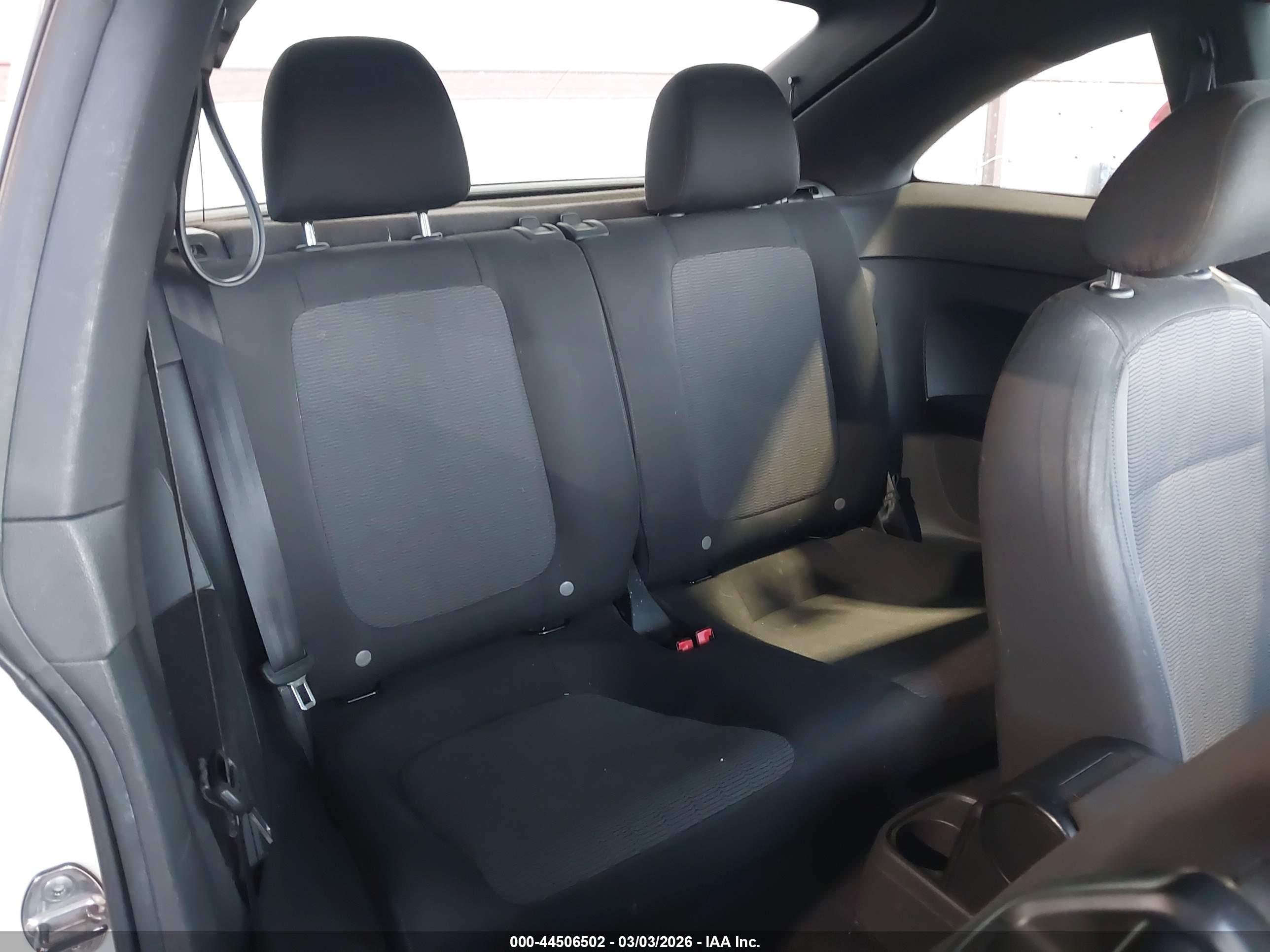 VOLKSWAGEN BEETLE image 8