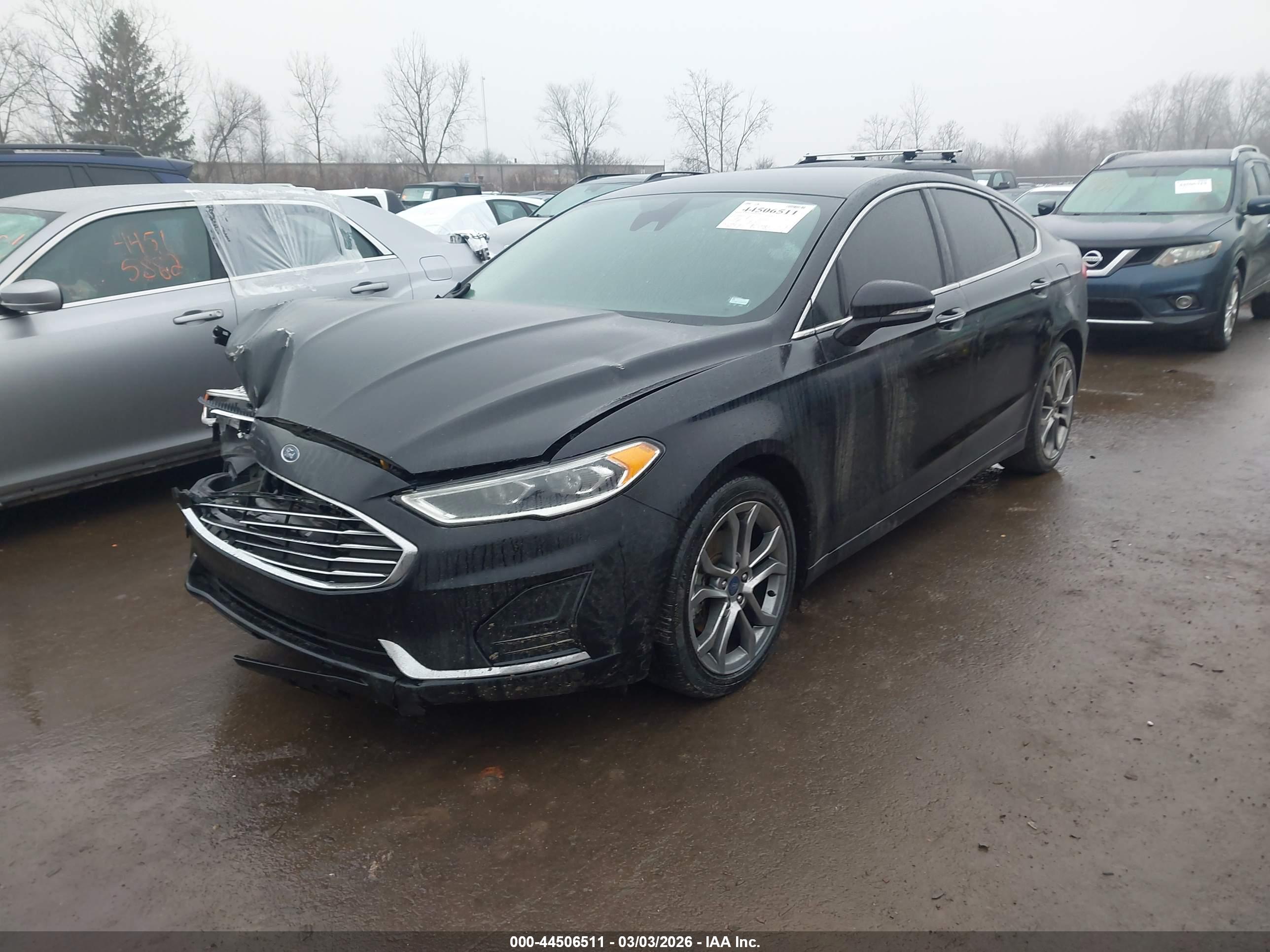 FORD FUSION image 2