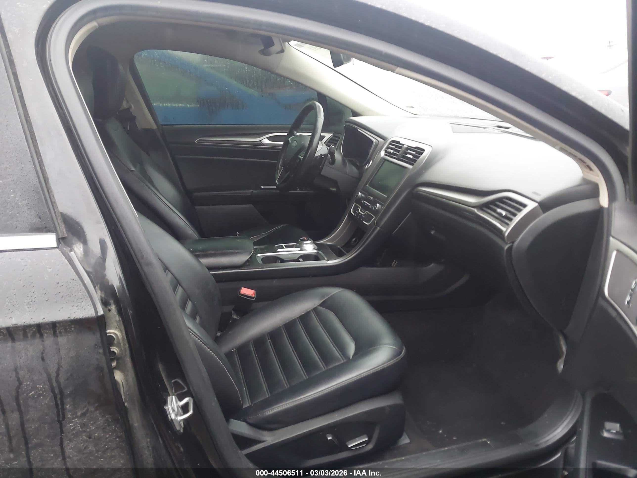 FORD FUSION image 5