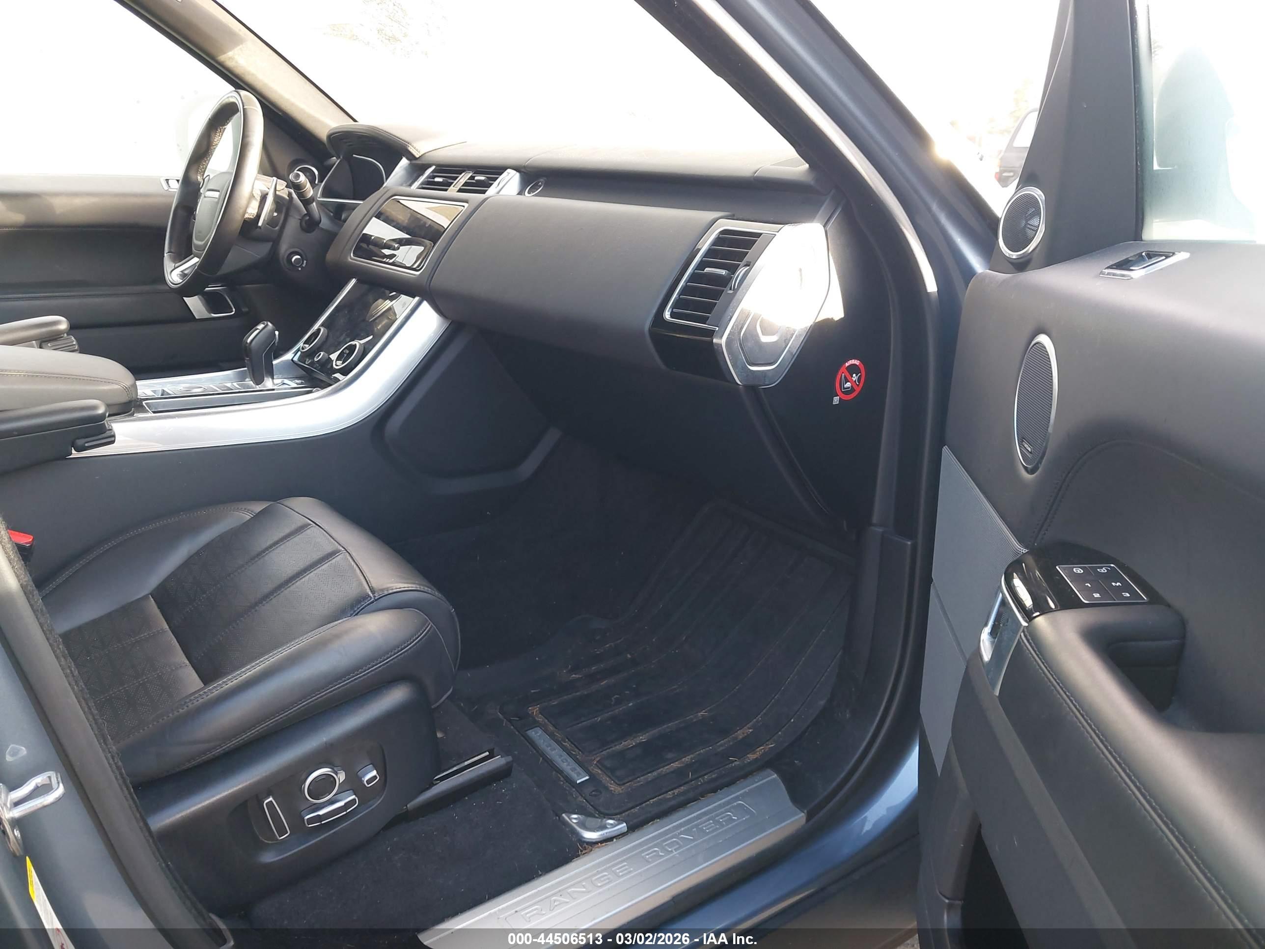 LAND ROVER image 5