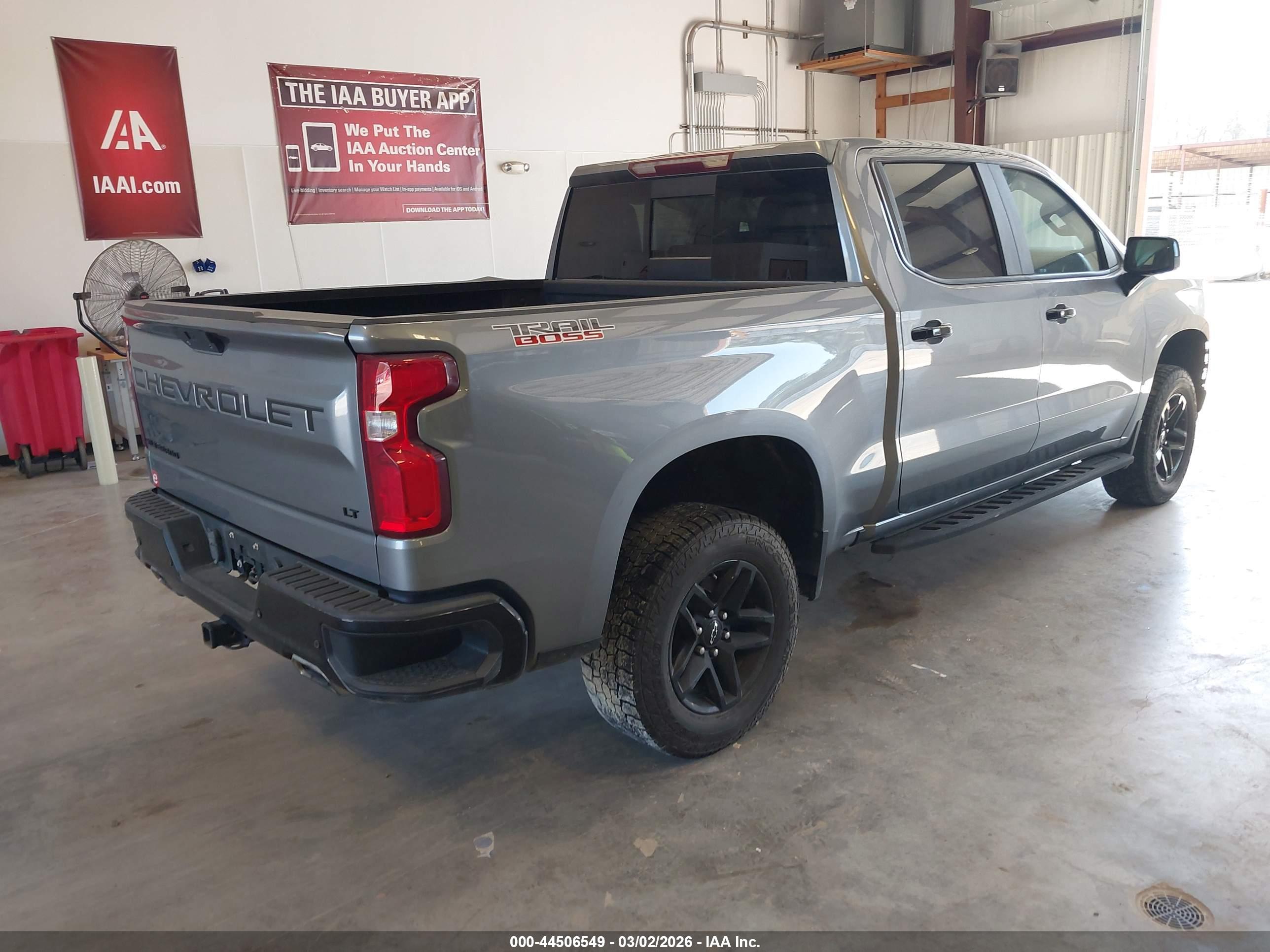 CHEVROLET SILVERADO image 4