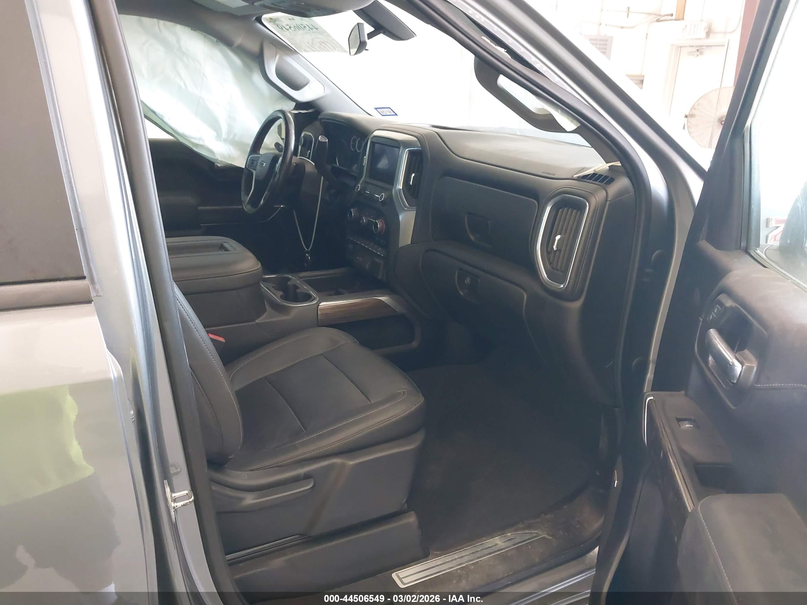 CHEVROLET SILVERADO image 5