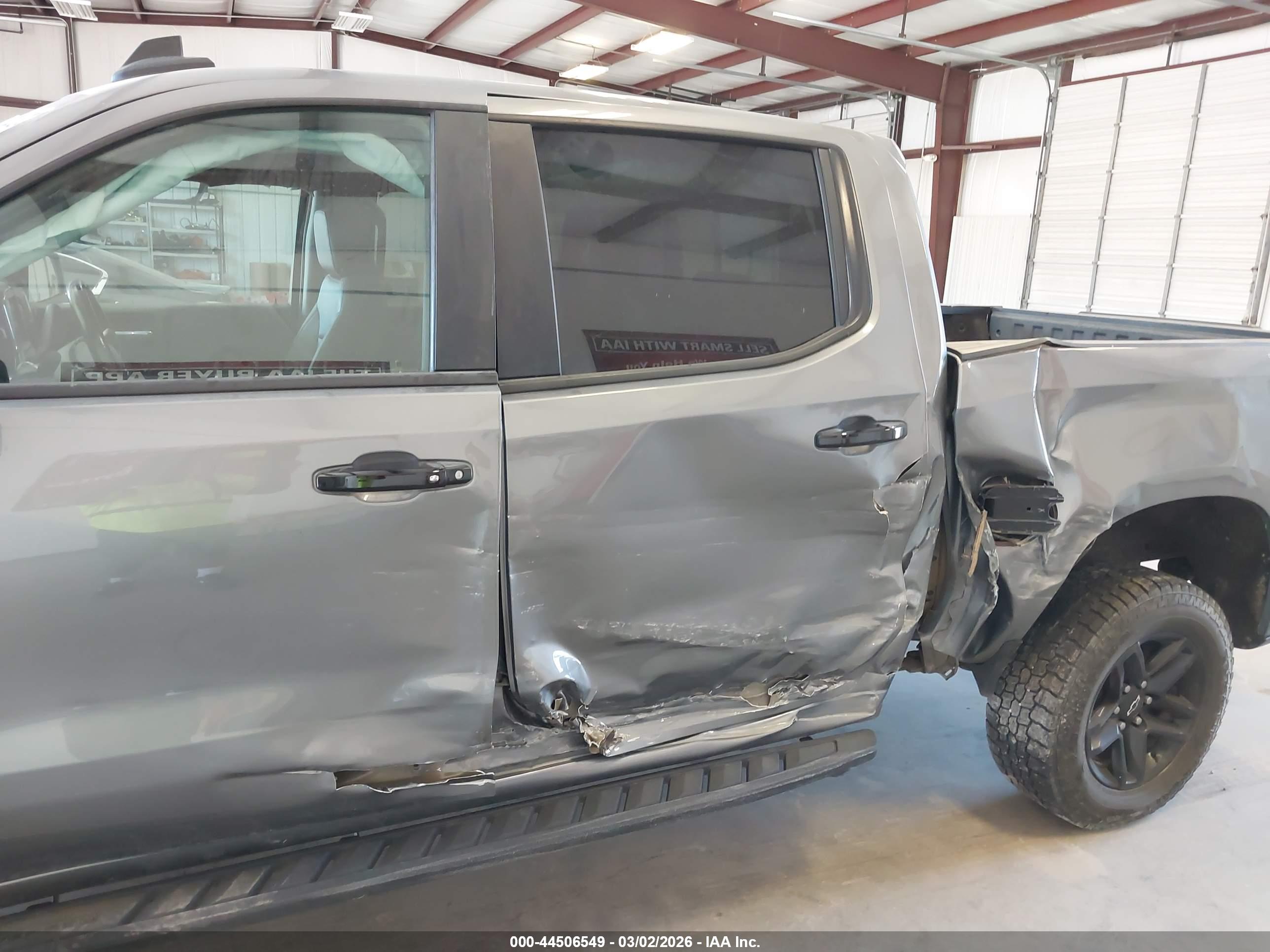CHEVROLET SILVERADO image 6