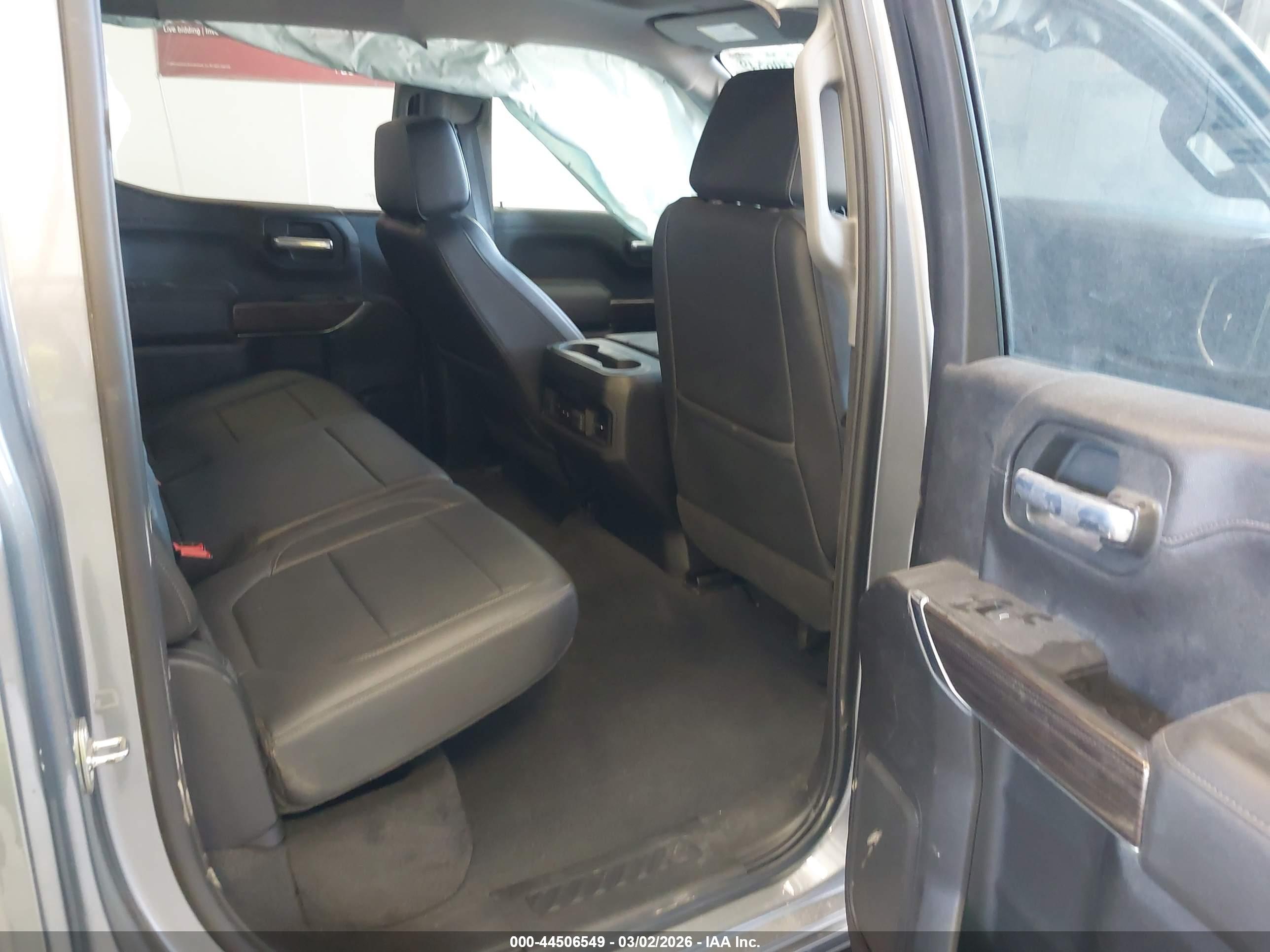 CHEVROLET SILVERADO image 8