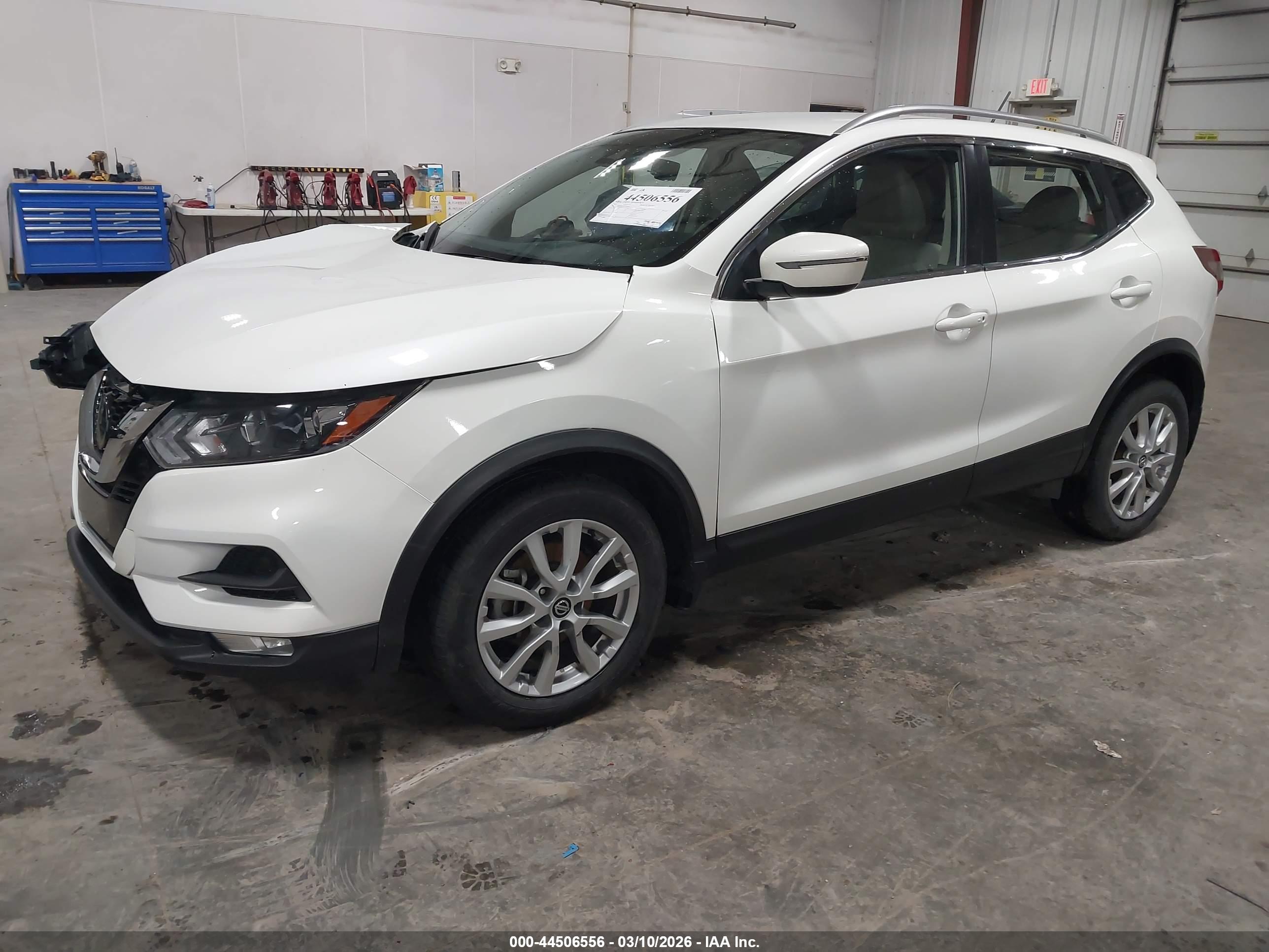 NISSAN ROGUE image 2
