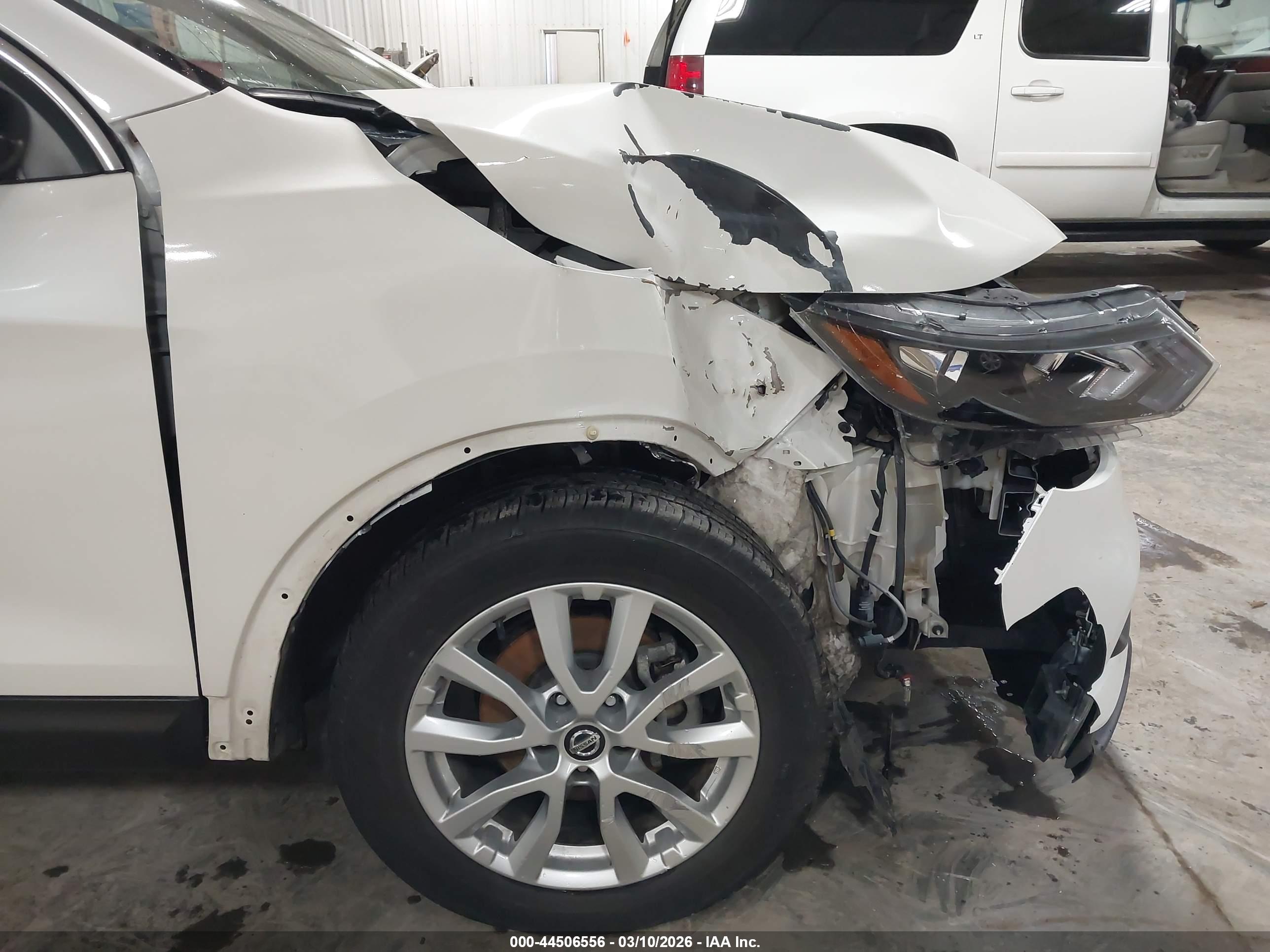 NISSAN ROGUE image 6