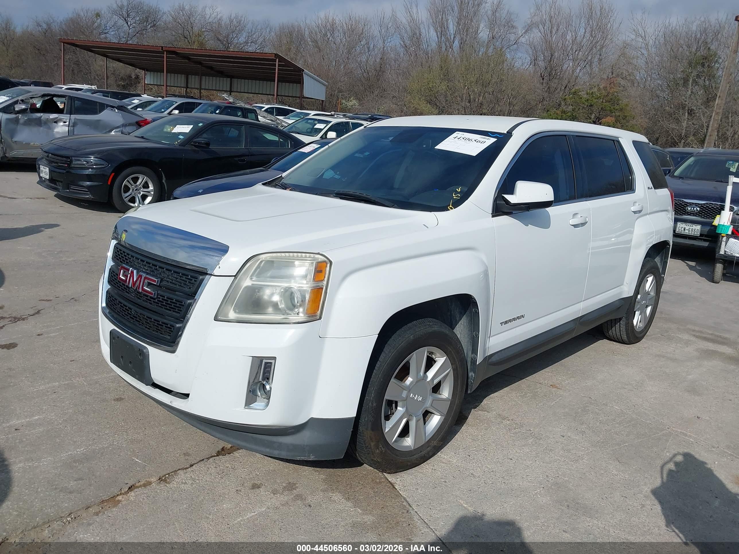 GMC TERRAIN image 2