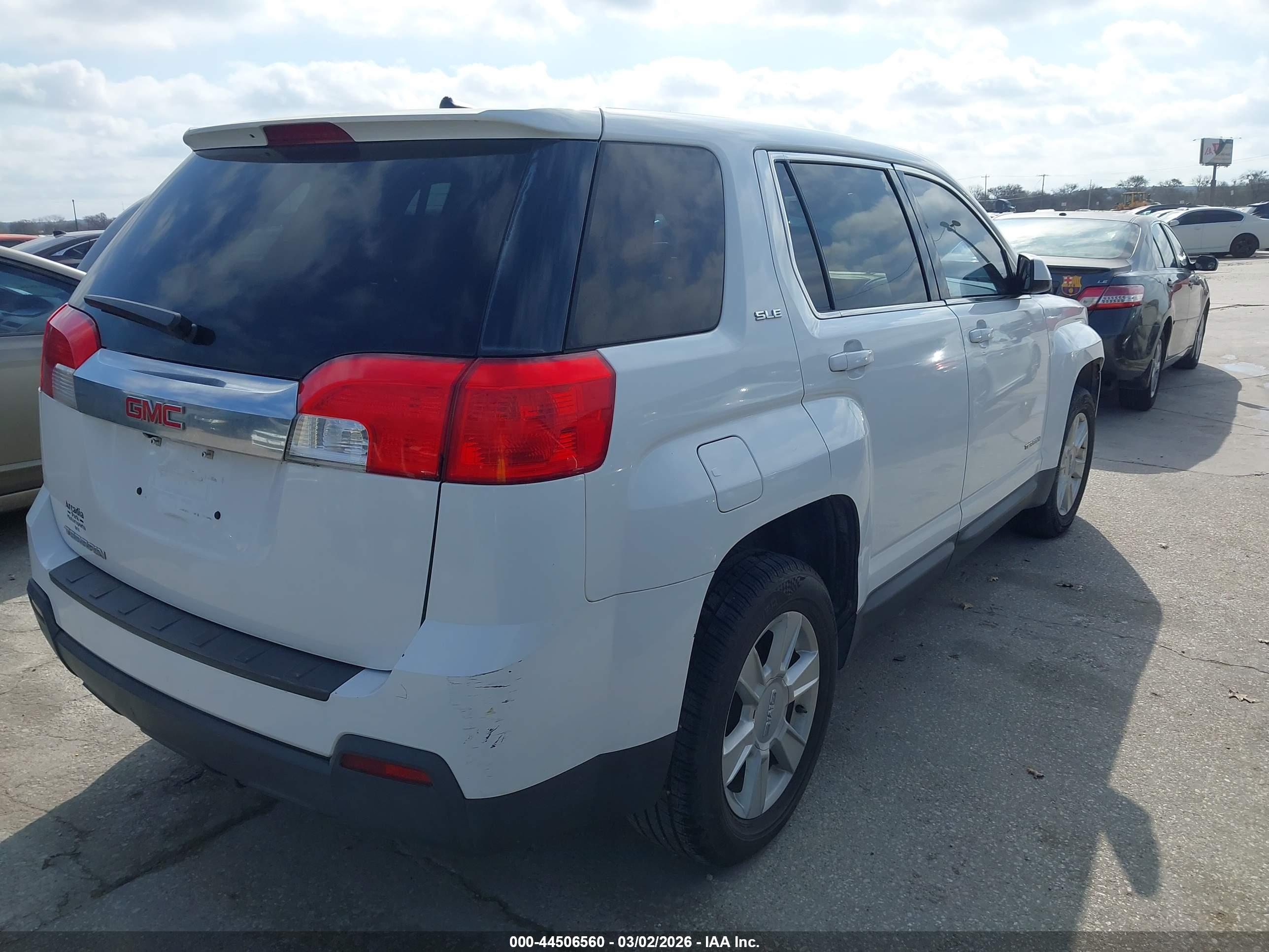 GMC TERRAIN image 4