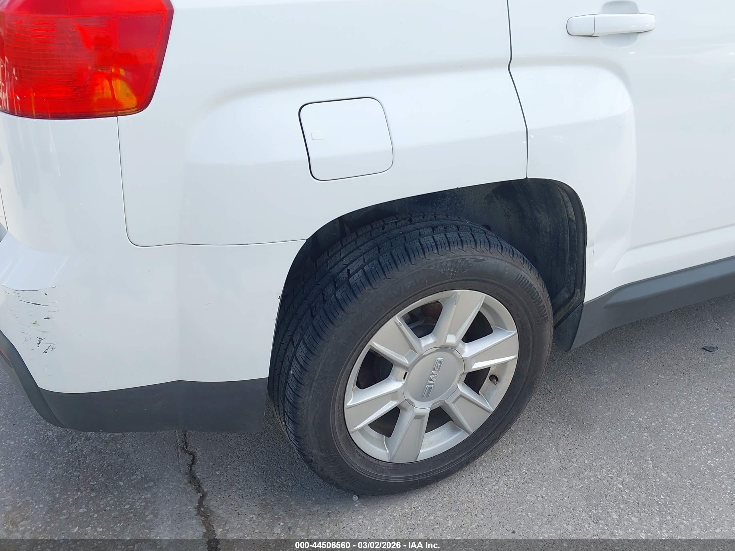 GMC TERRAIN image 6