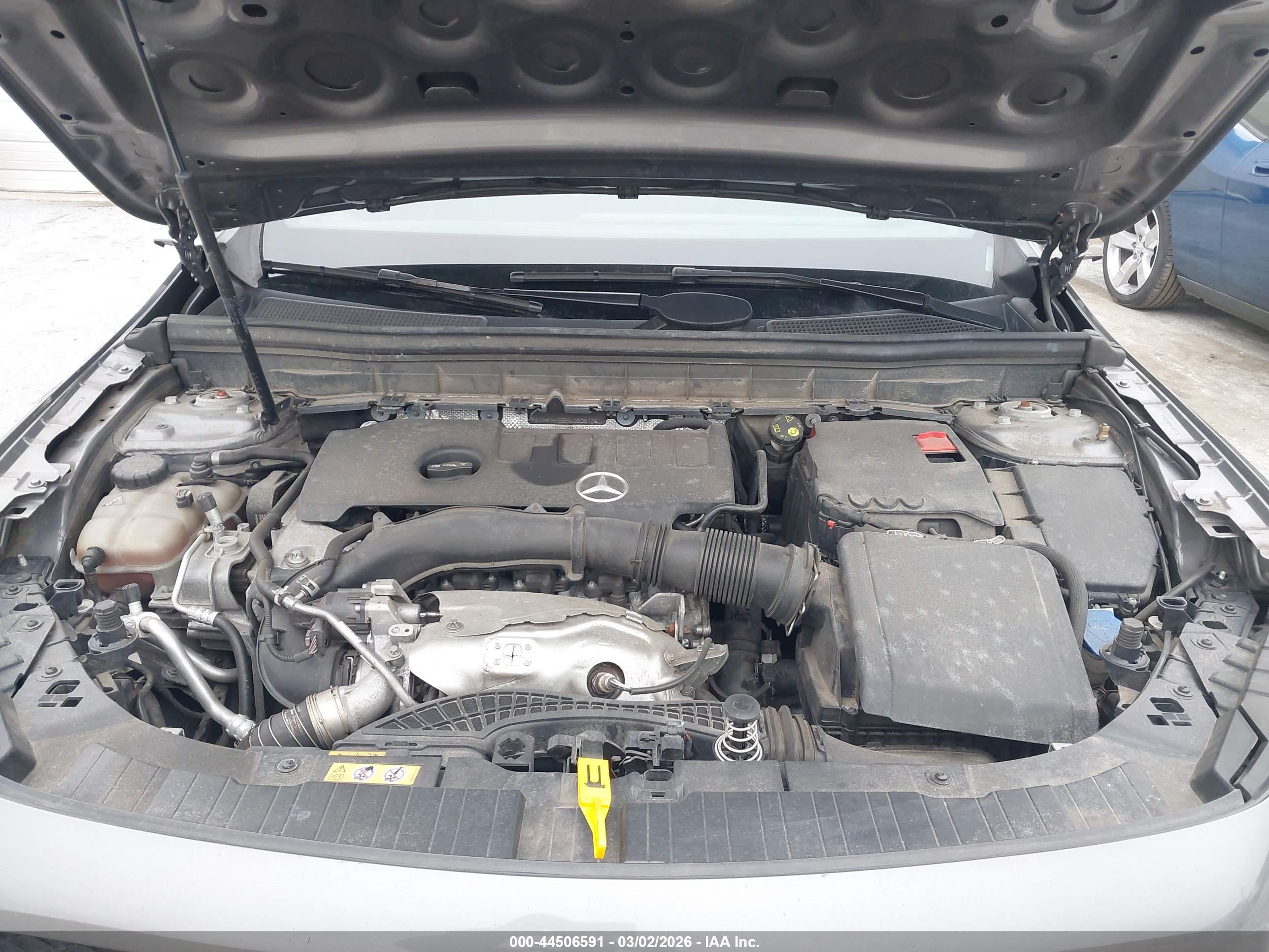 MERCEDES-BENZ GLB image 10