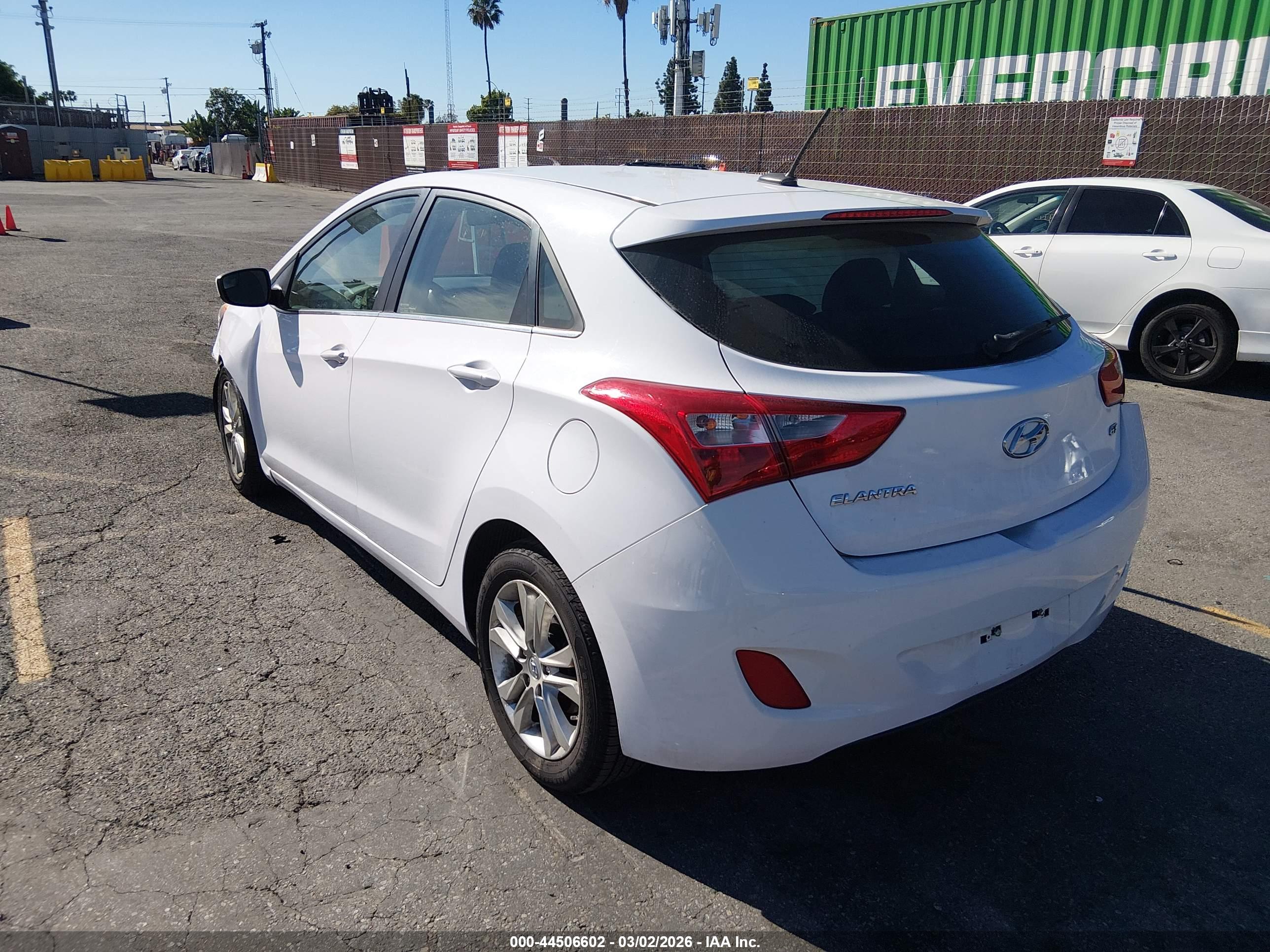 HYUNDAI ELANTRA image 3