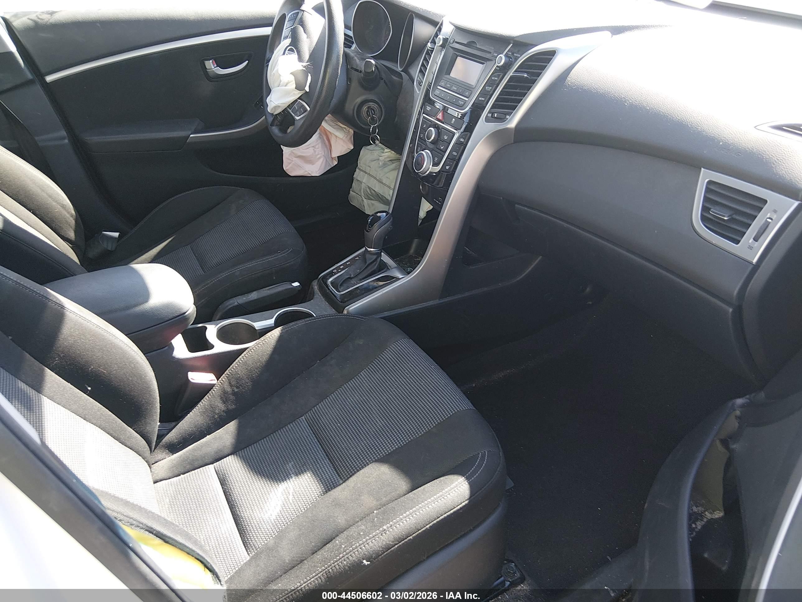 HYUNDAI ELANTRA image 5