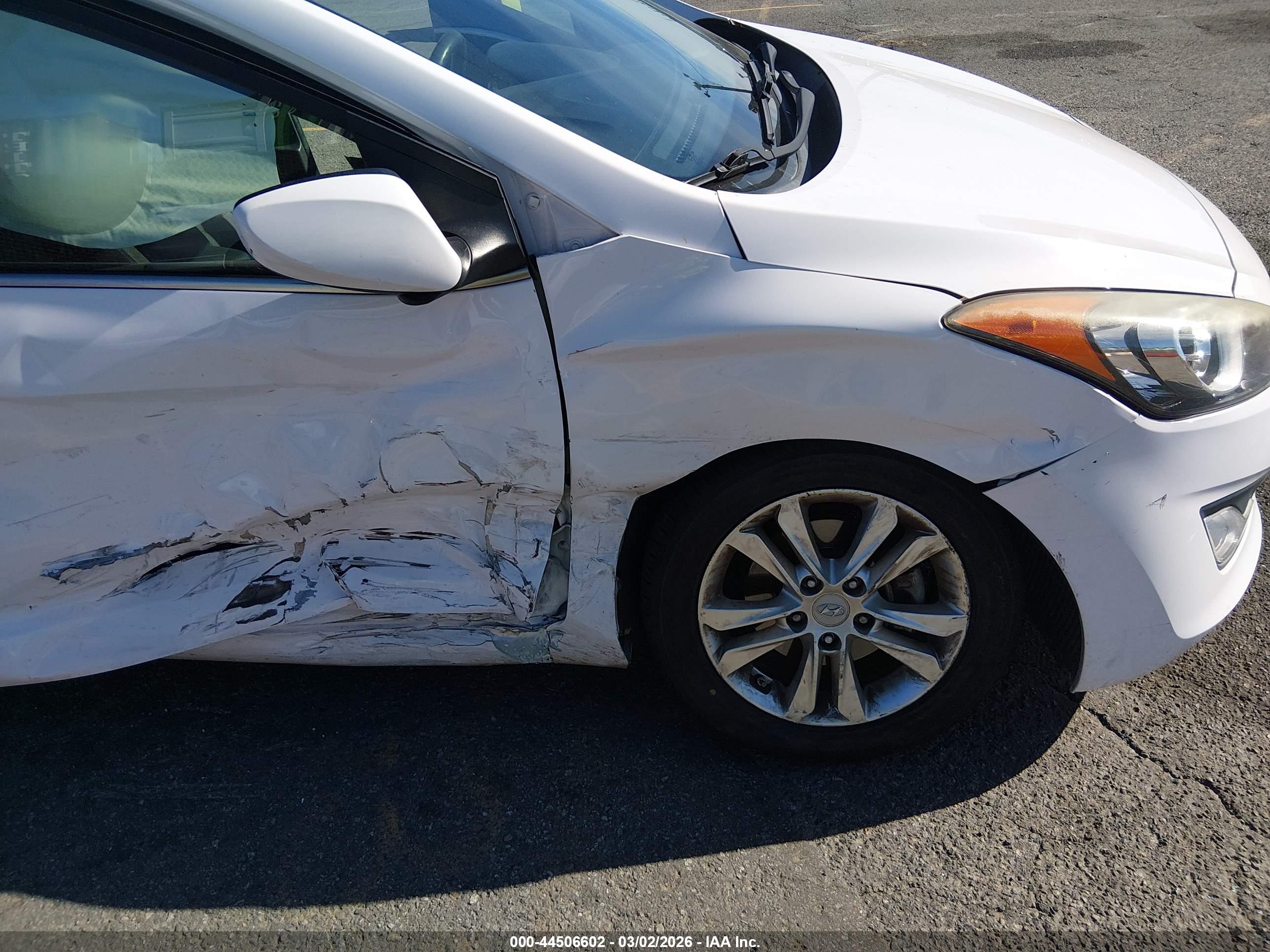 HYUNDAI ELANTRA image 6