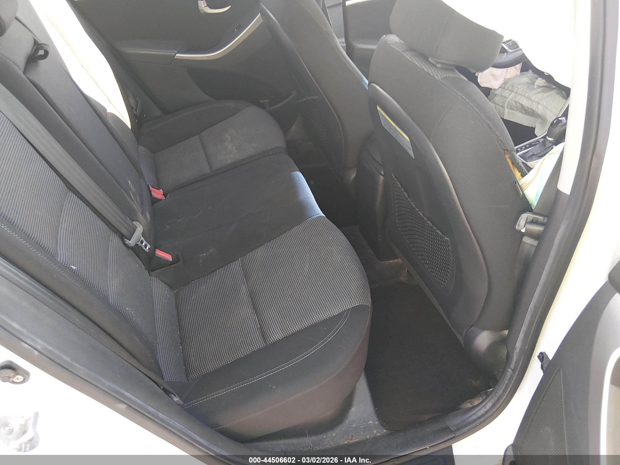 HYUNDAI ELANTRA image 8
