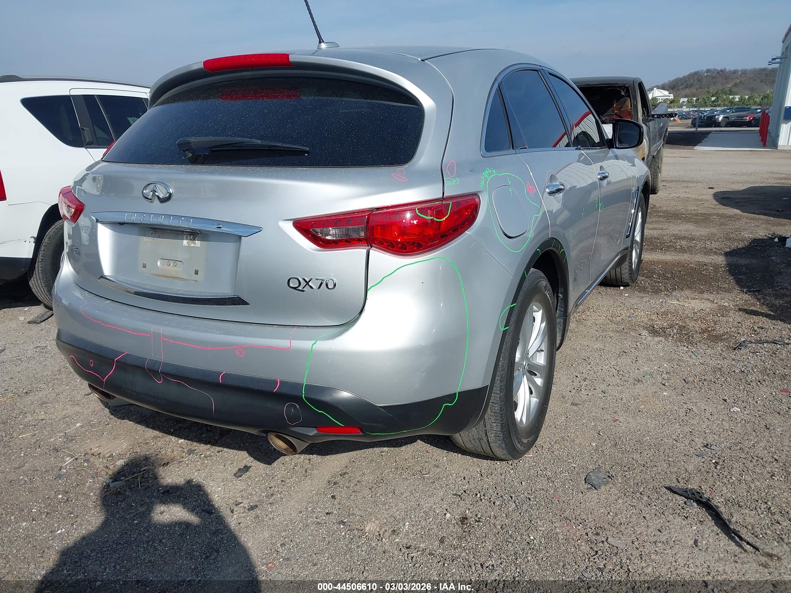 INFINITI QX70 image 4