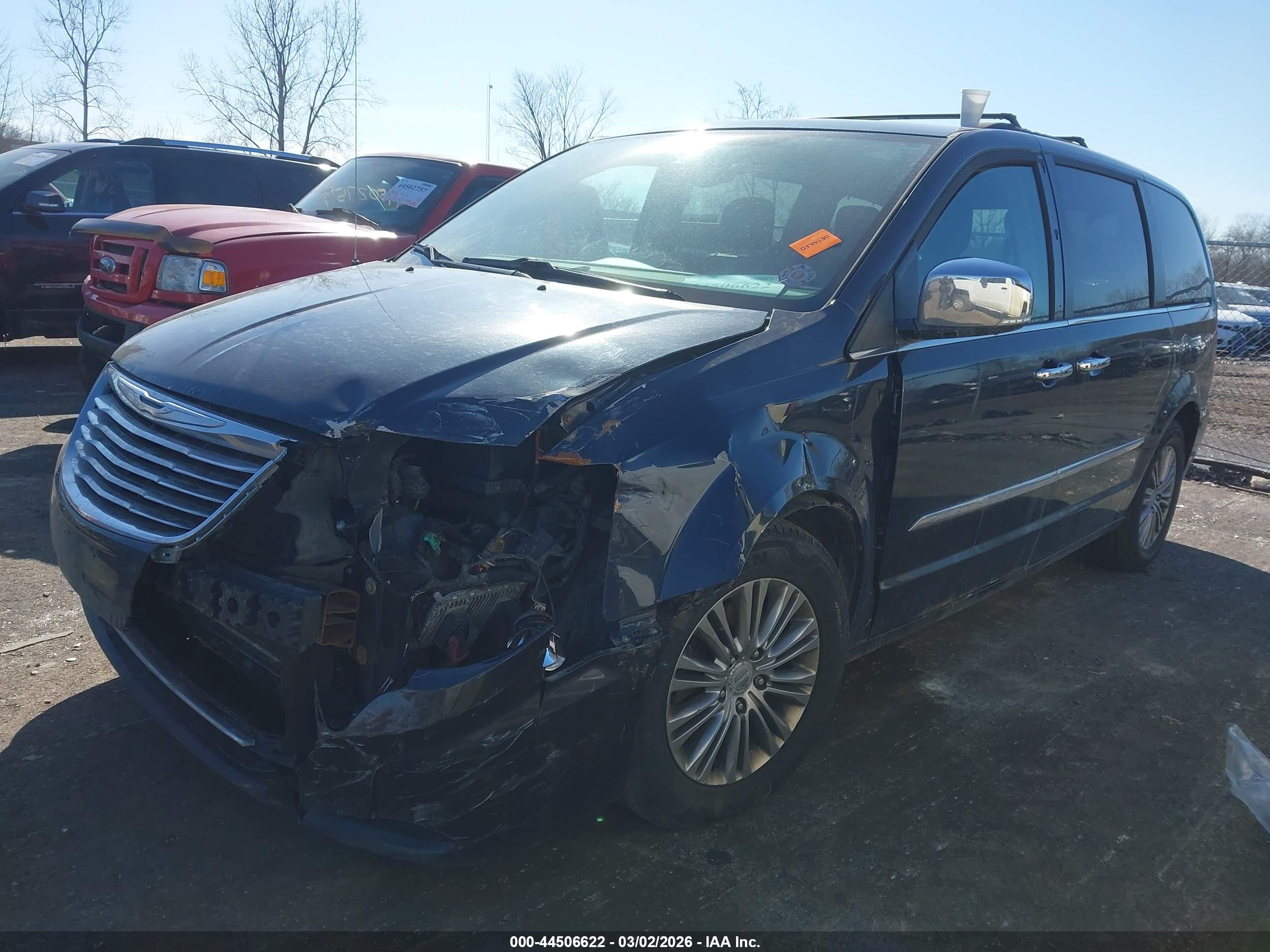CHRYSLER TOWN image 2