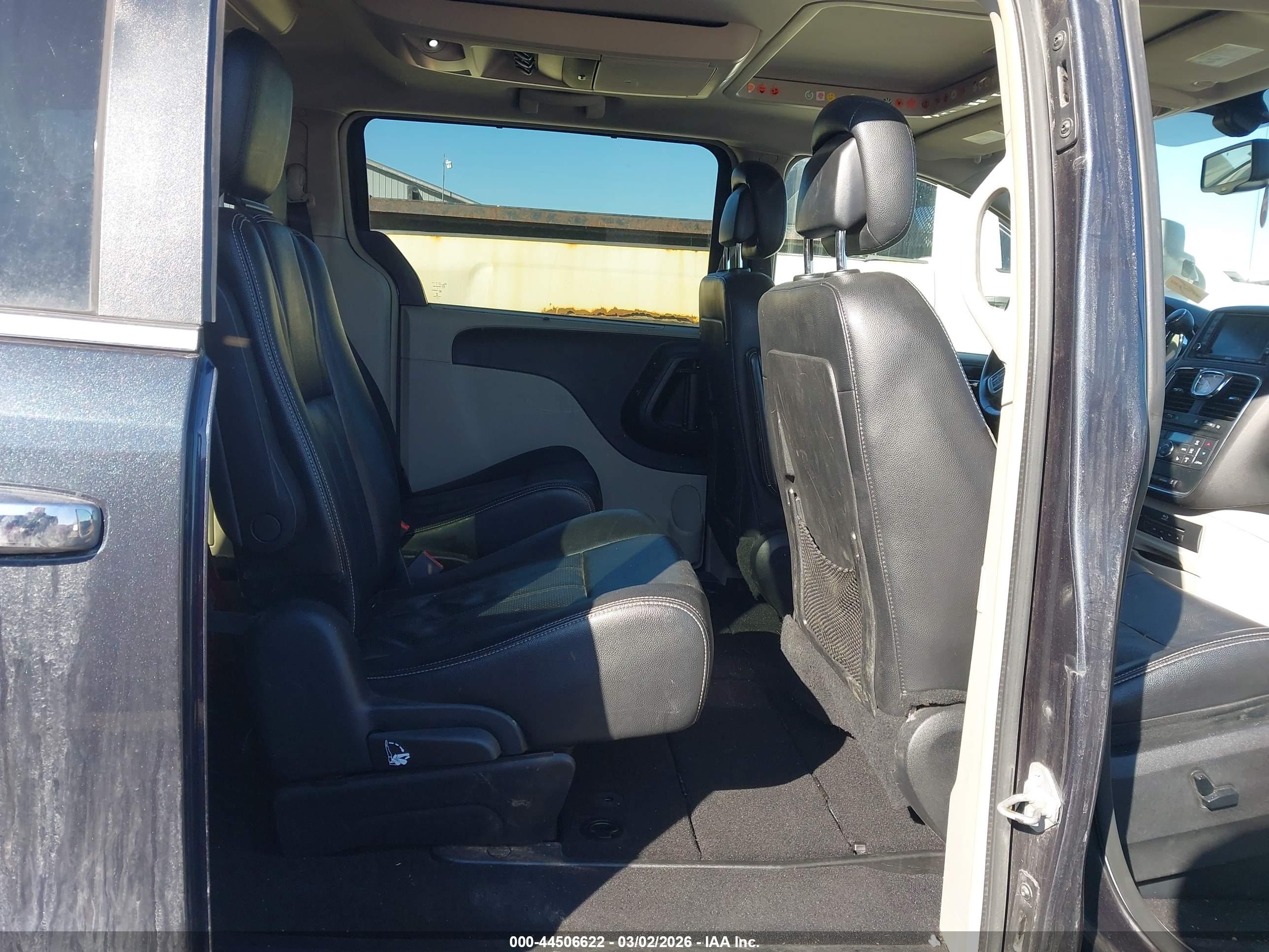 CHRYSLER TOWN image 8
