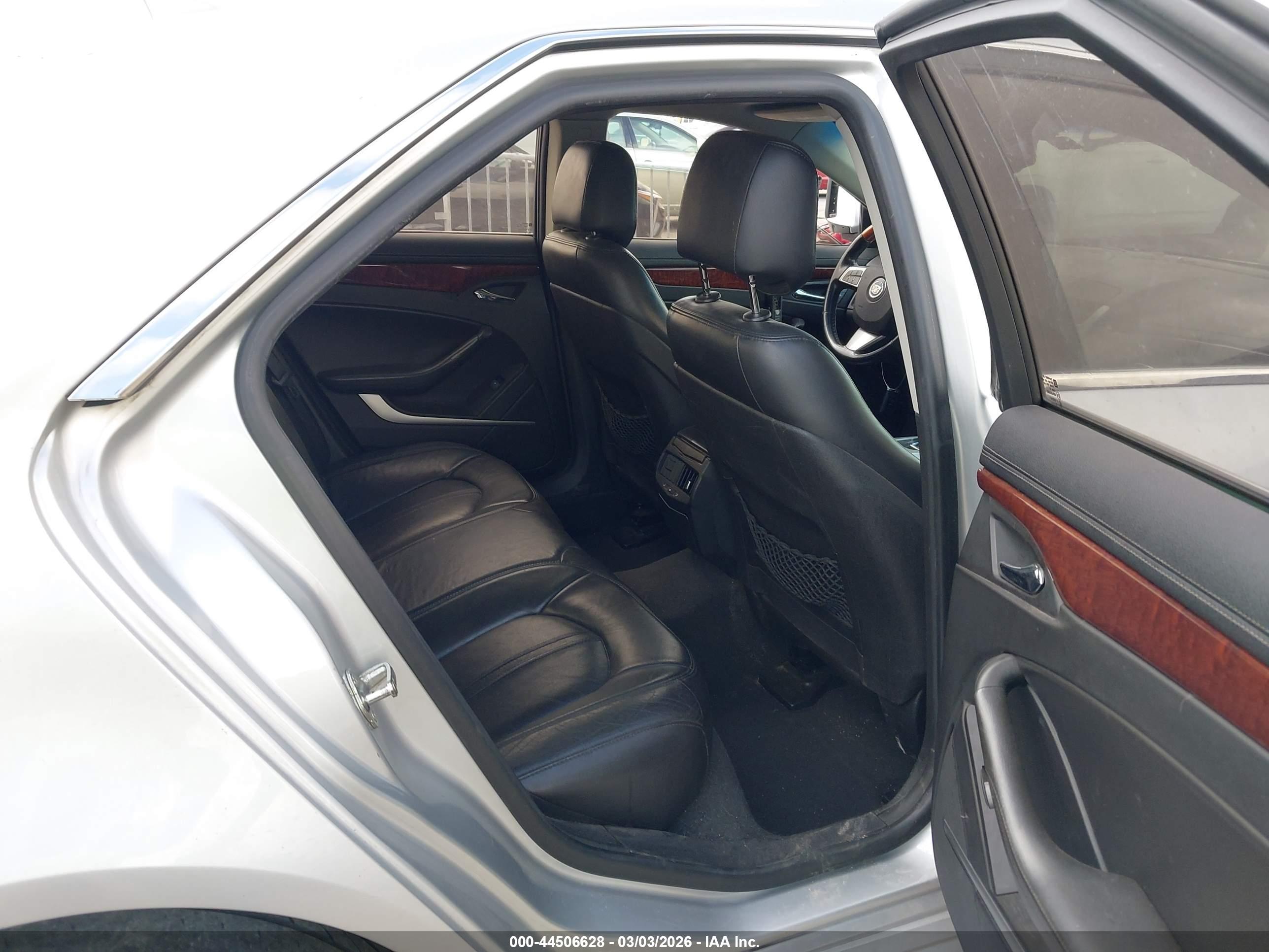 CADILLAC CTS image 8