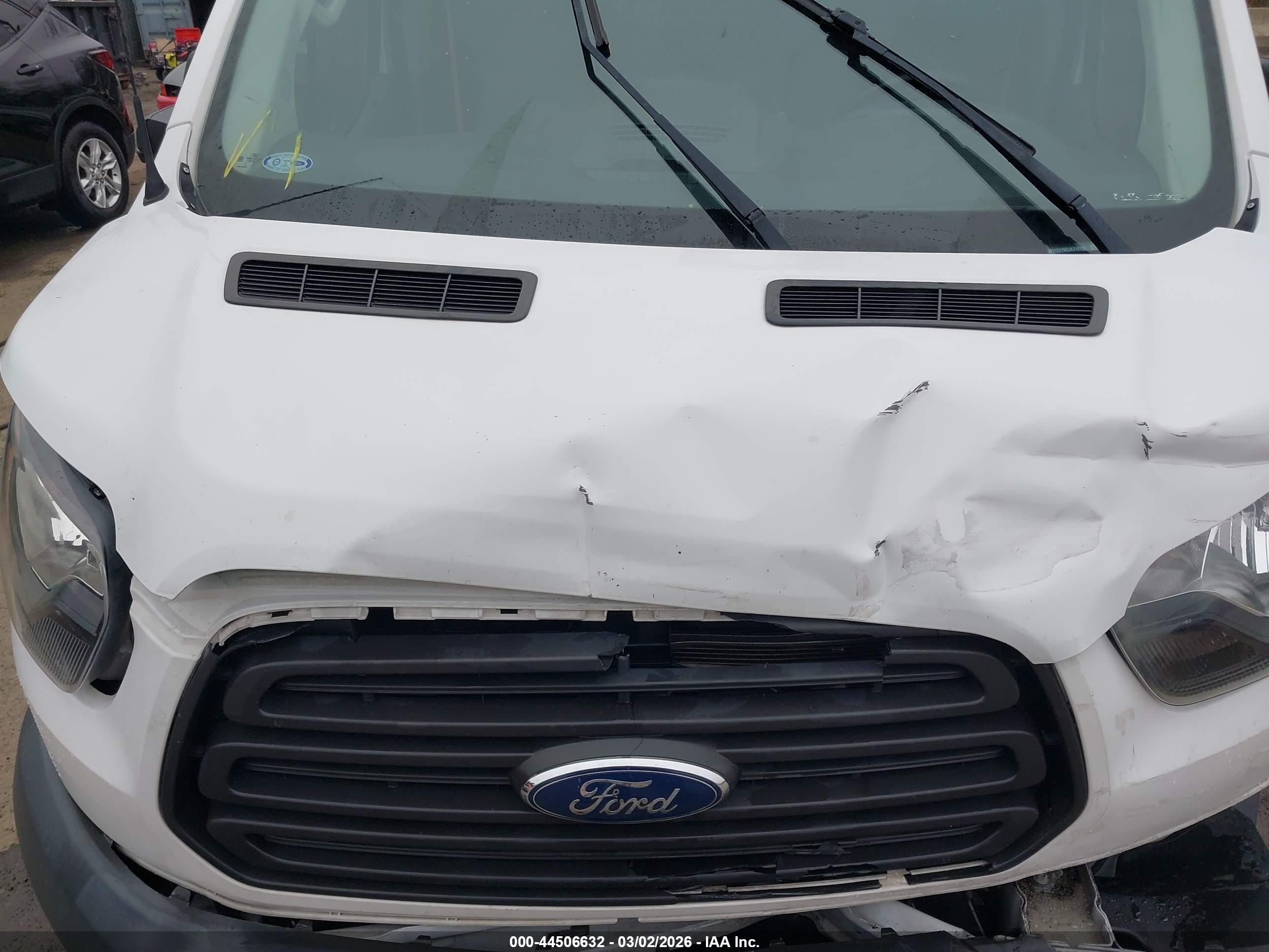 FORD TRANSIT-150 image 10