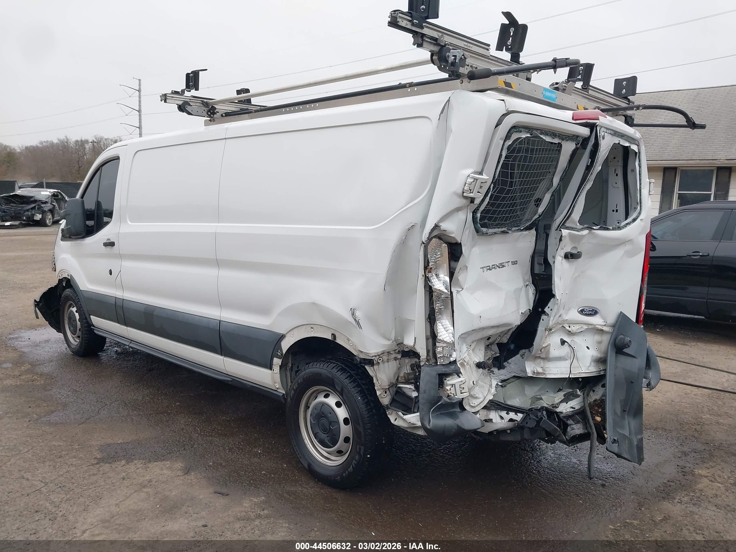 FORD TRANSIT-150 image 3
