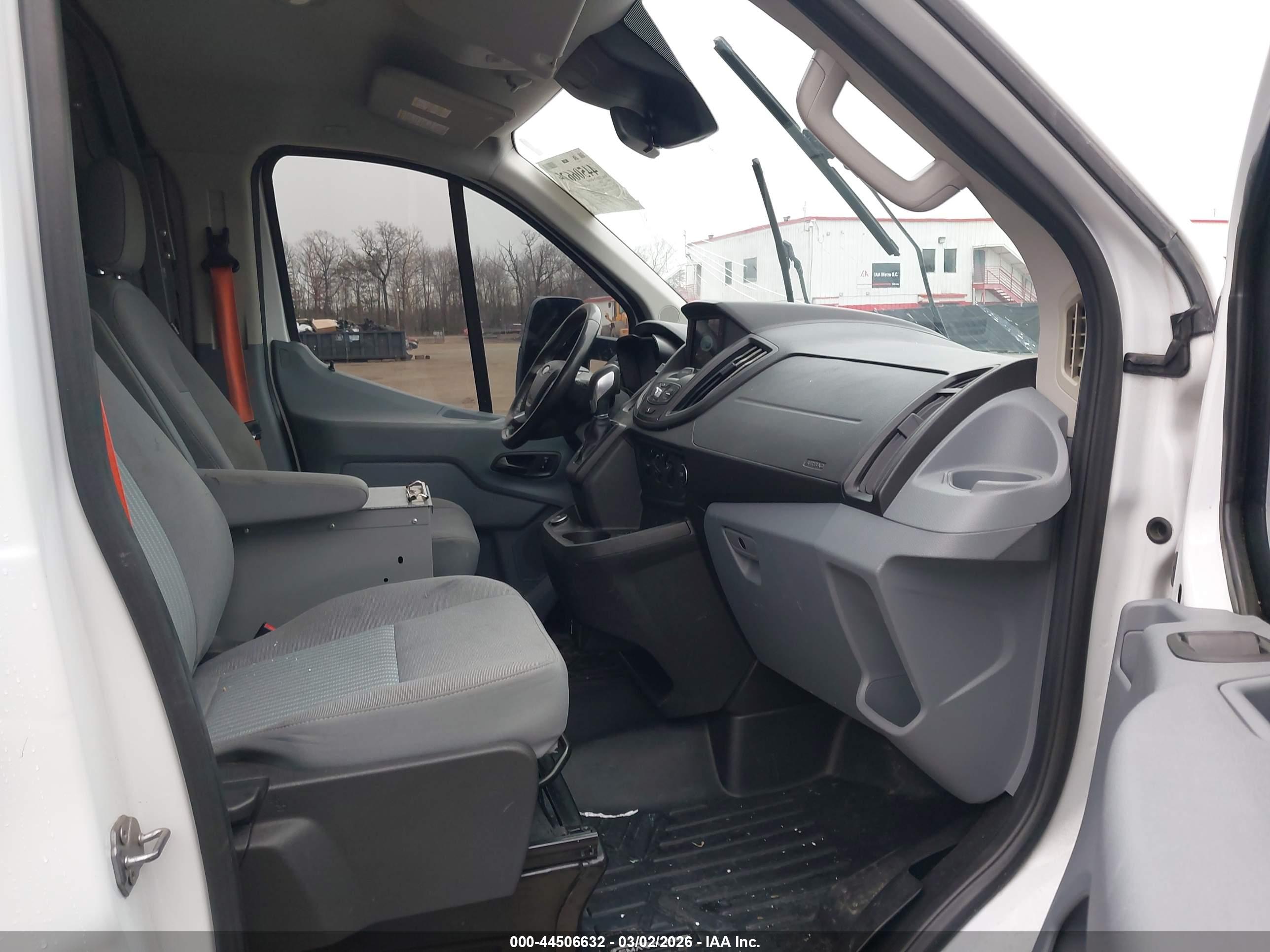 FORD TRANSIT-150 image 5
