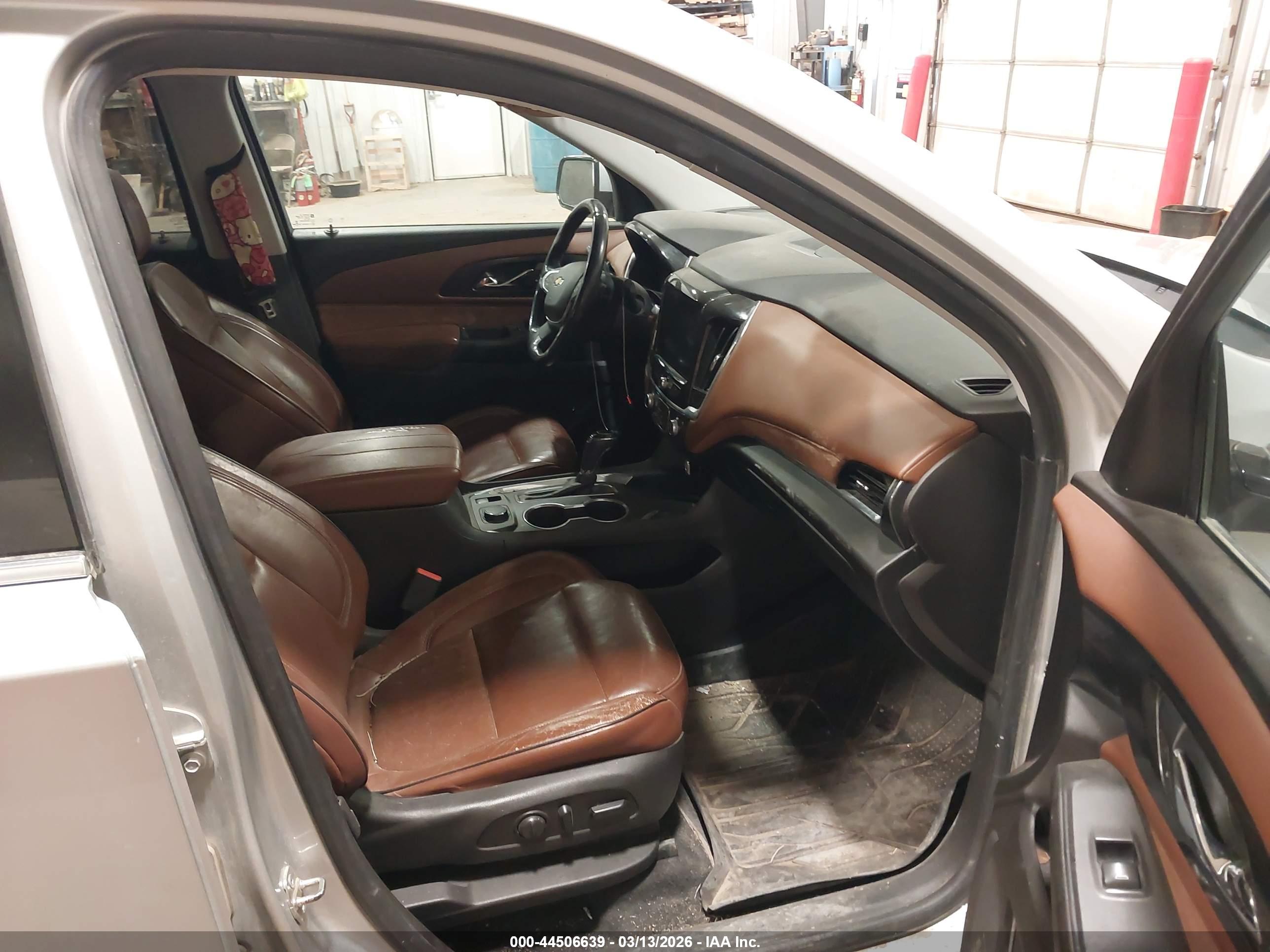 CHEVROLET TRAVERSE image 5