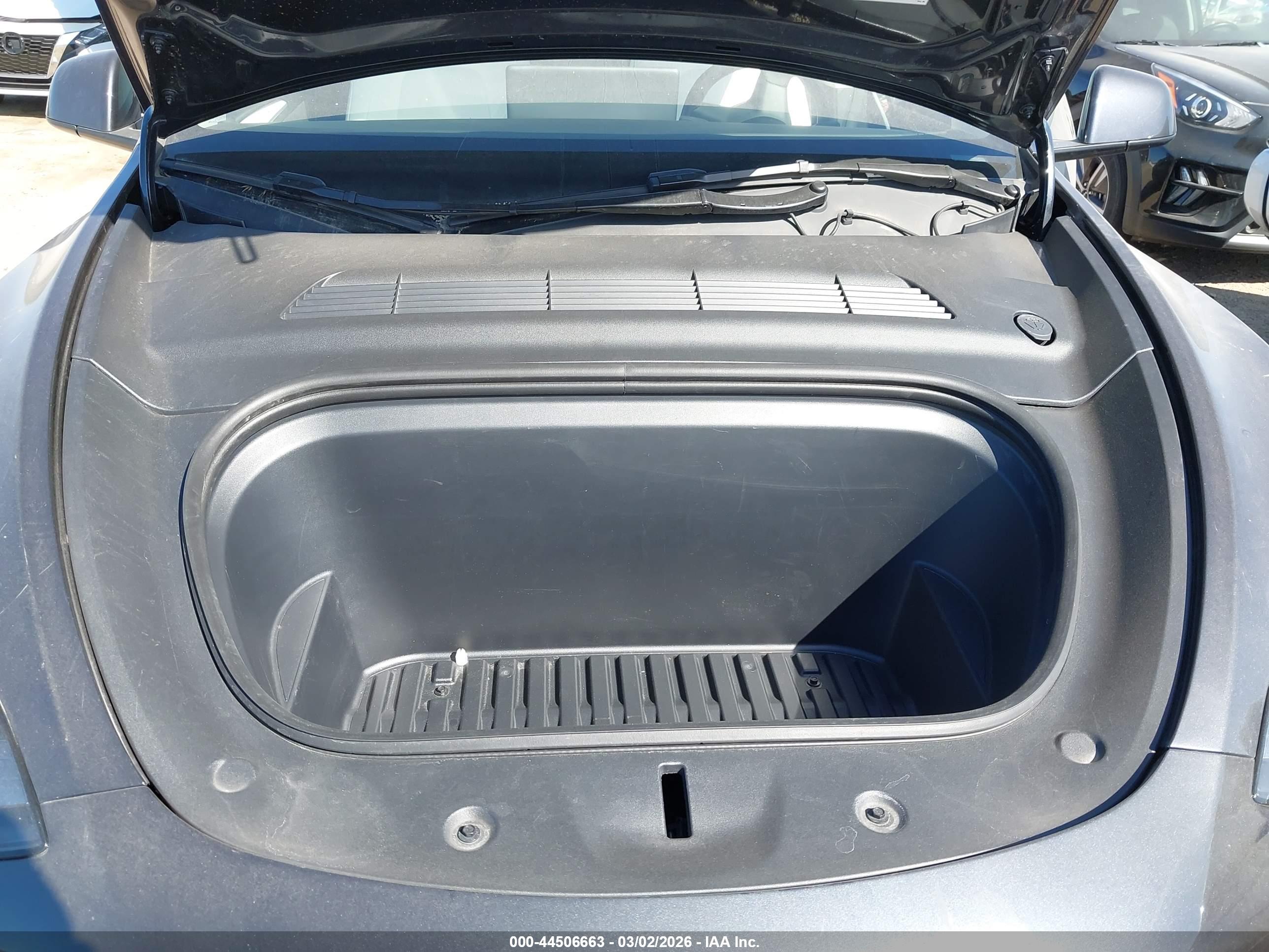 TESLA MODEL image 10
