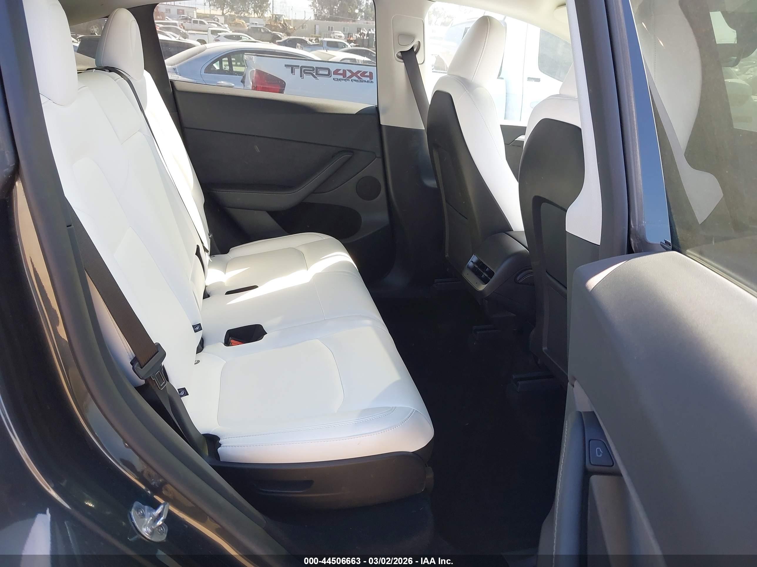 TESLA MODEL image 8