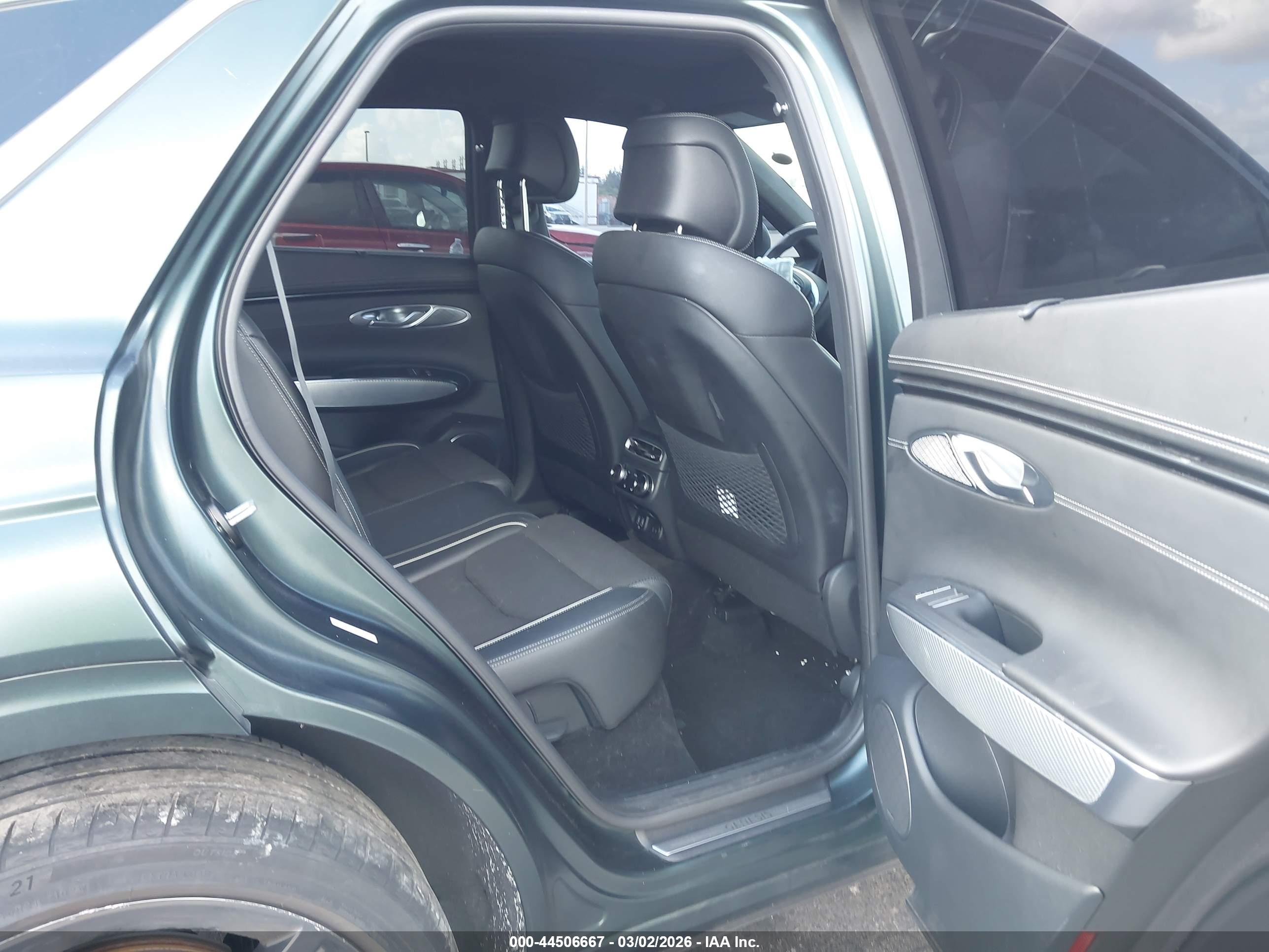 GENESIS GV70 image 8