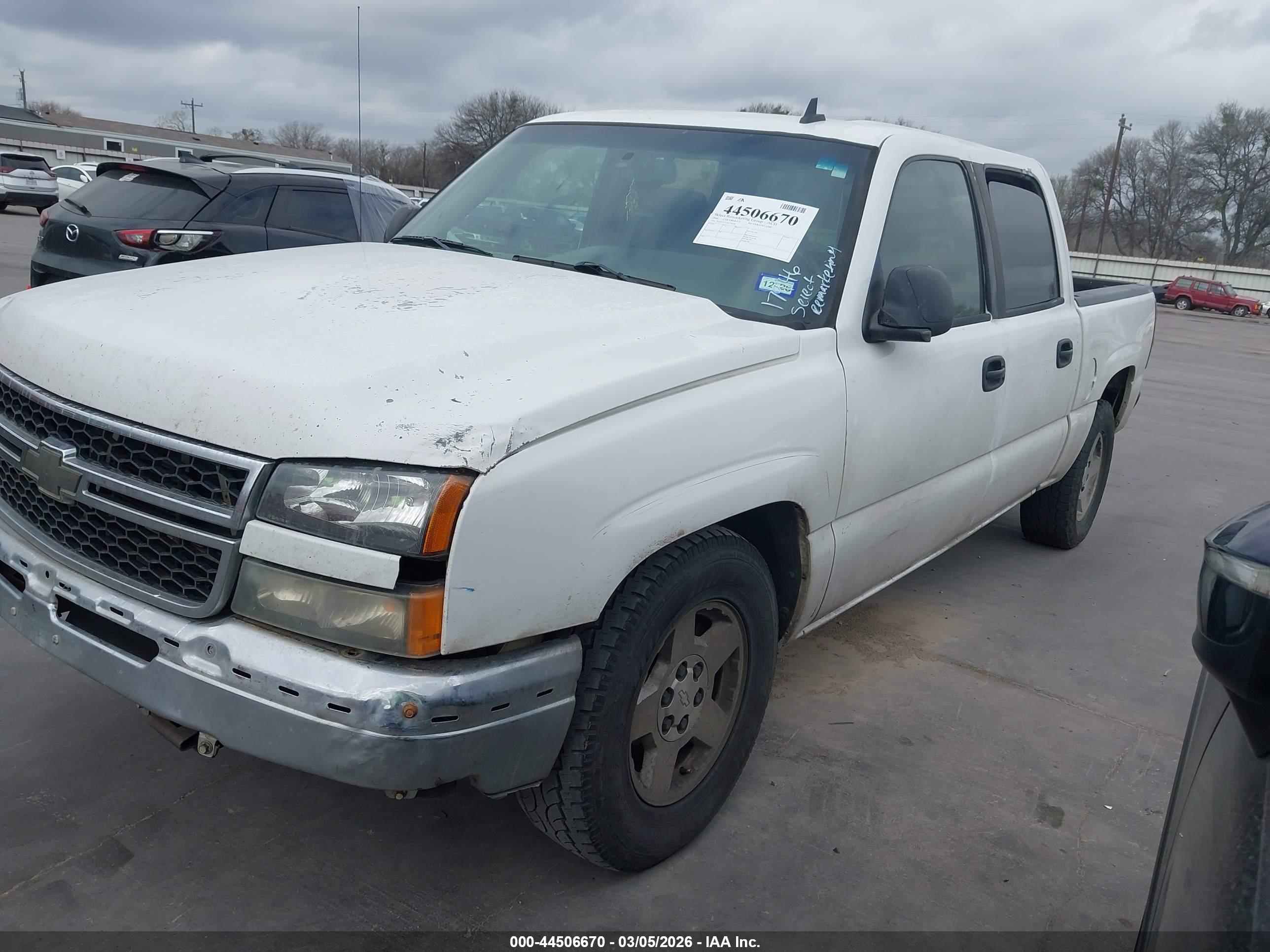 CHEVROLET SILVERADO image 2