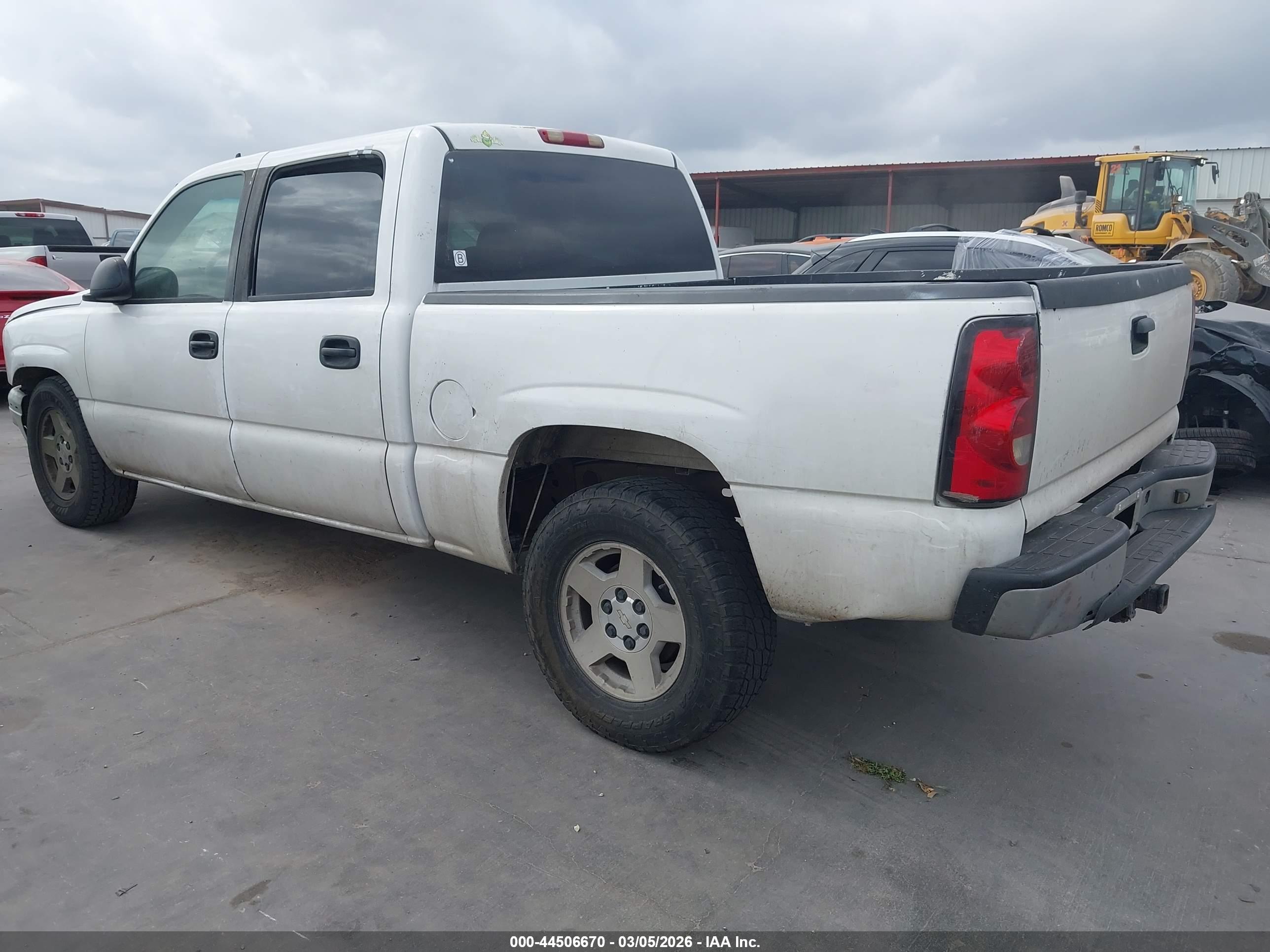 CHEVROLET SILVERADO image 3