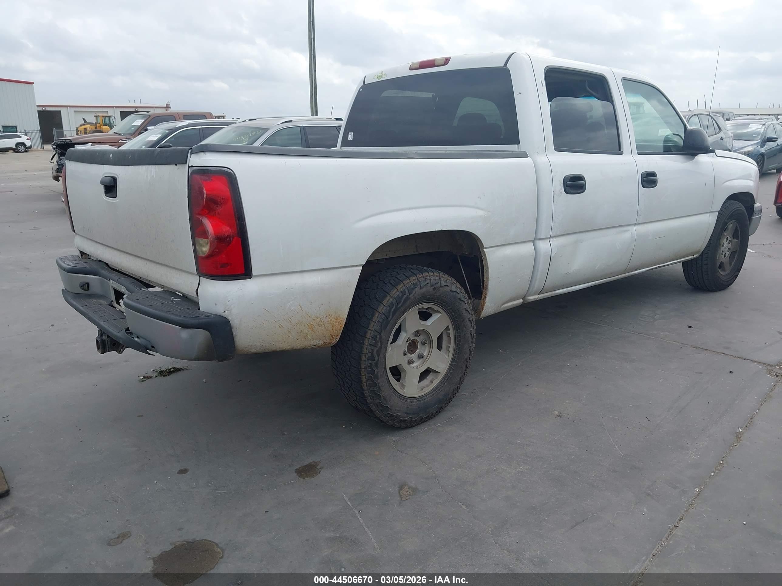 CHEVROLET SILVERADO image 4