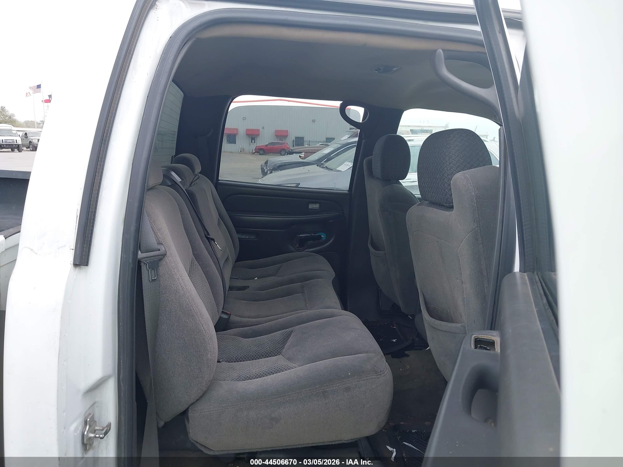 CHEVROLET SILVERADO image 8