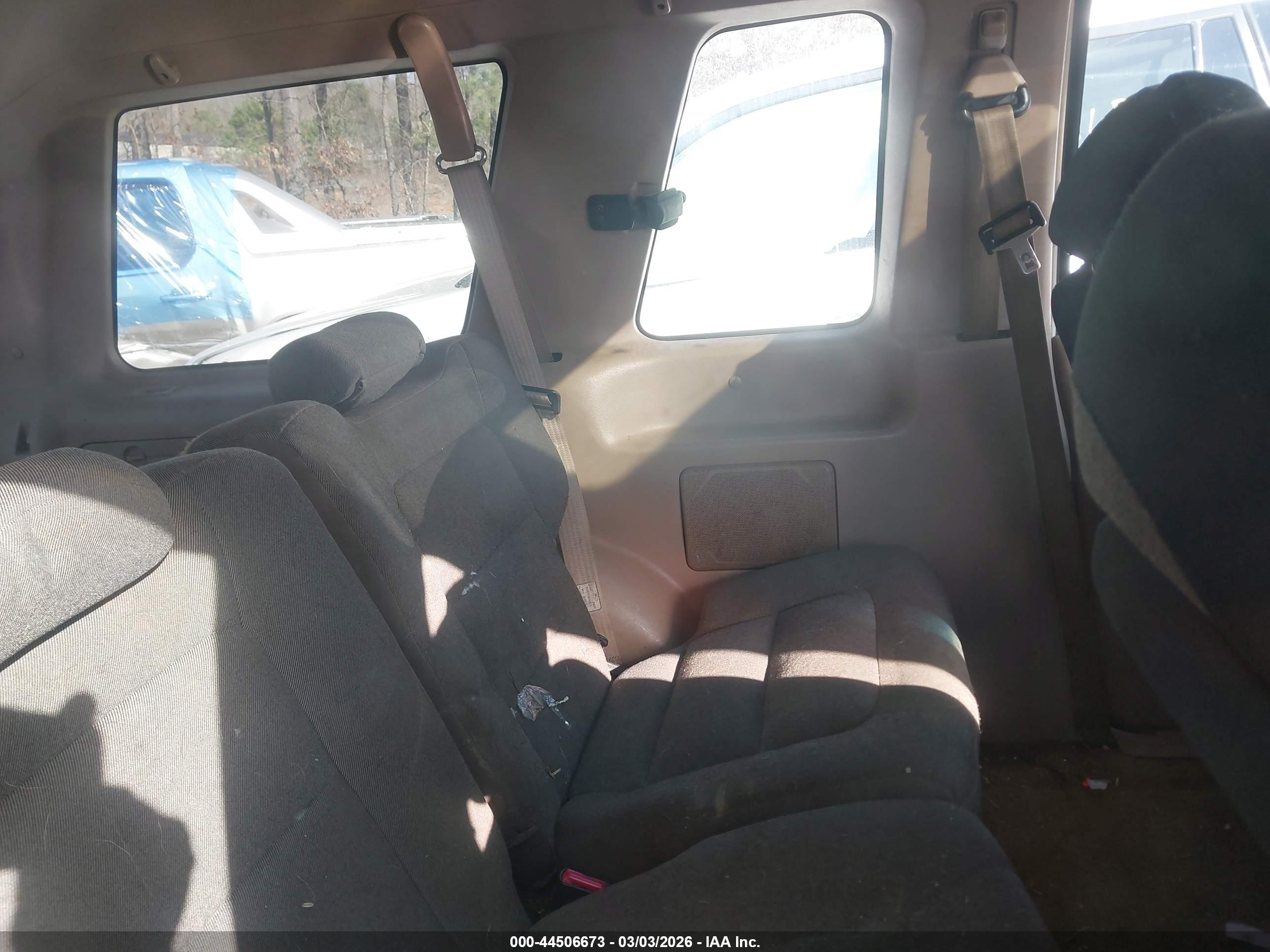 FORD EXPLORER image 8
