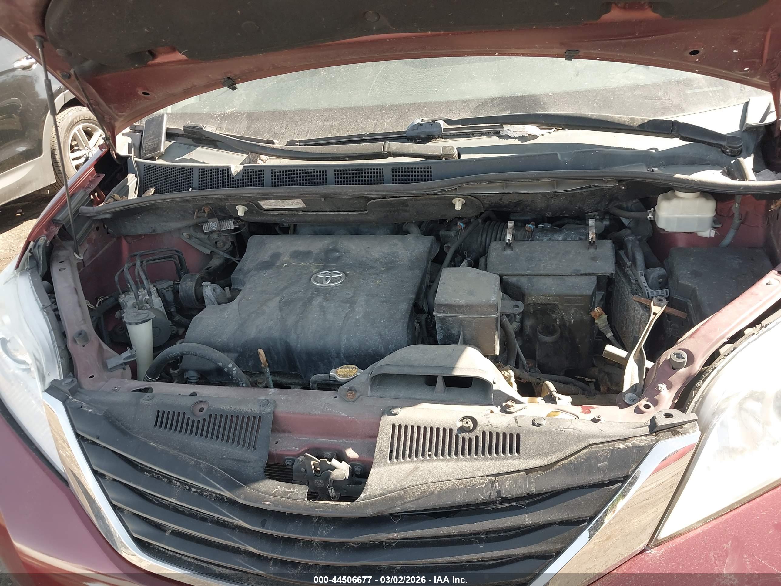 TOYOTA SIENNA image 10