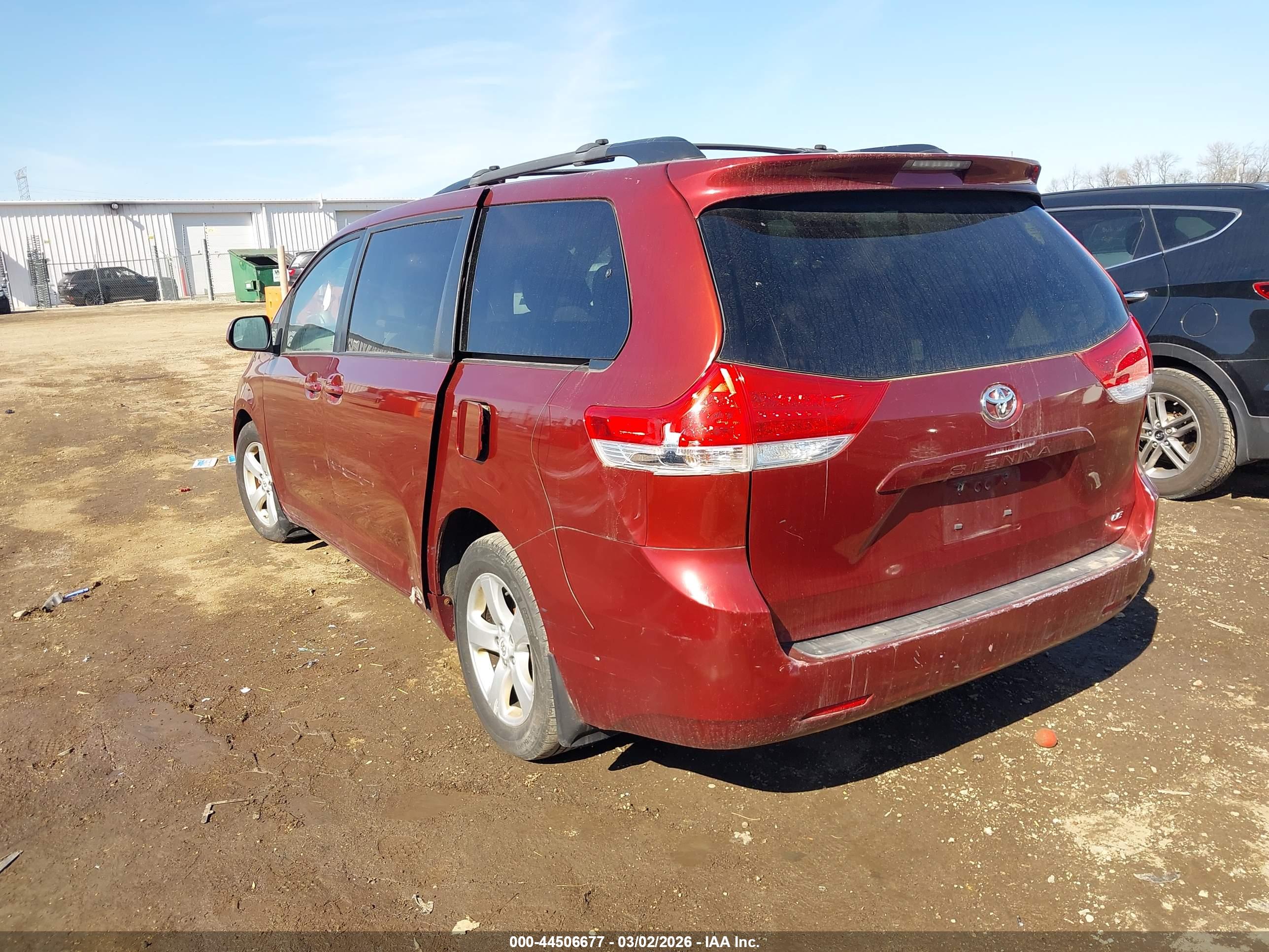 TOYOTA SIENNA image 3