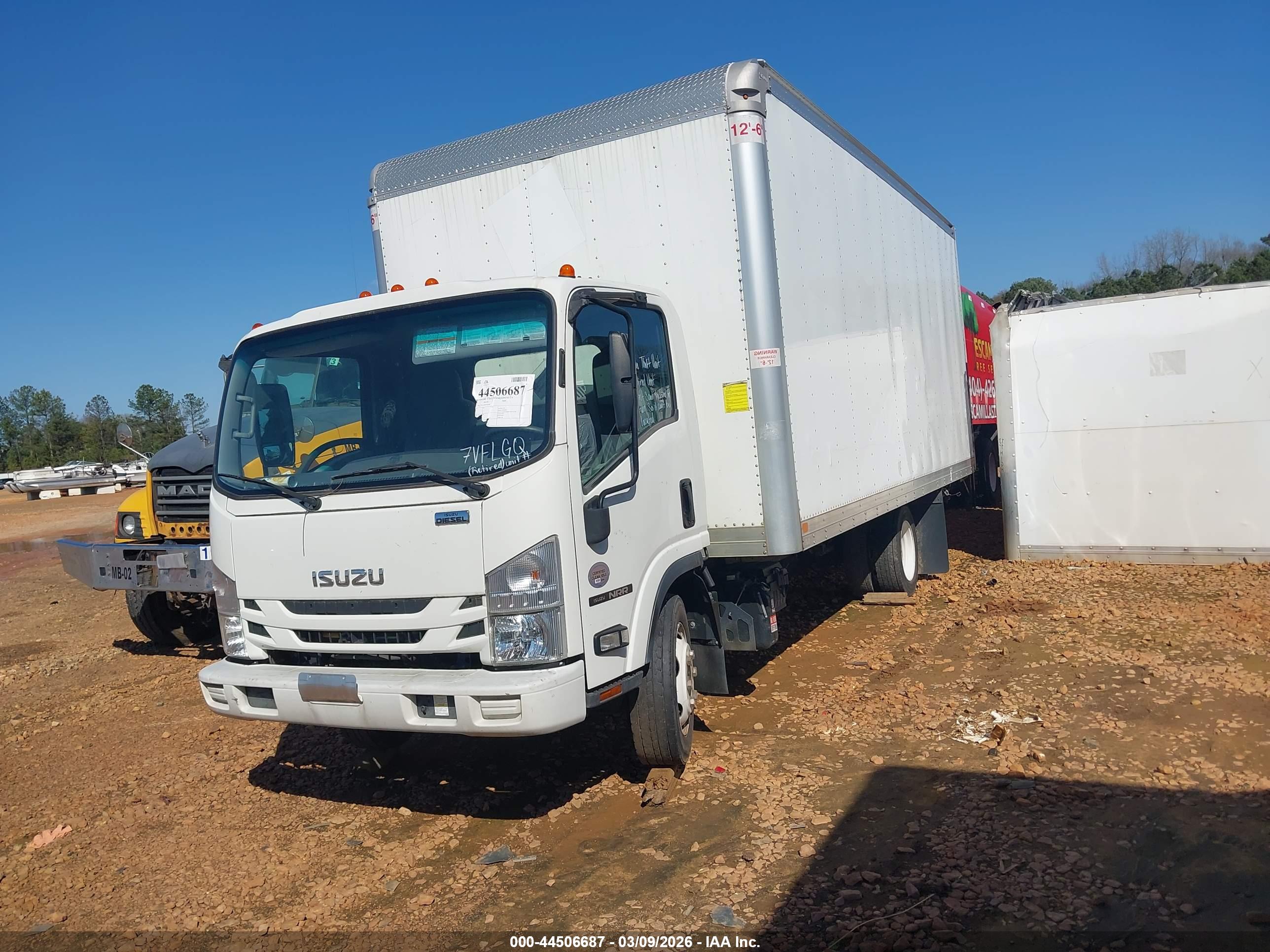 ISUZU NRR image 2