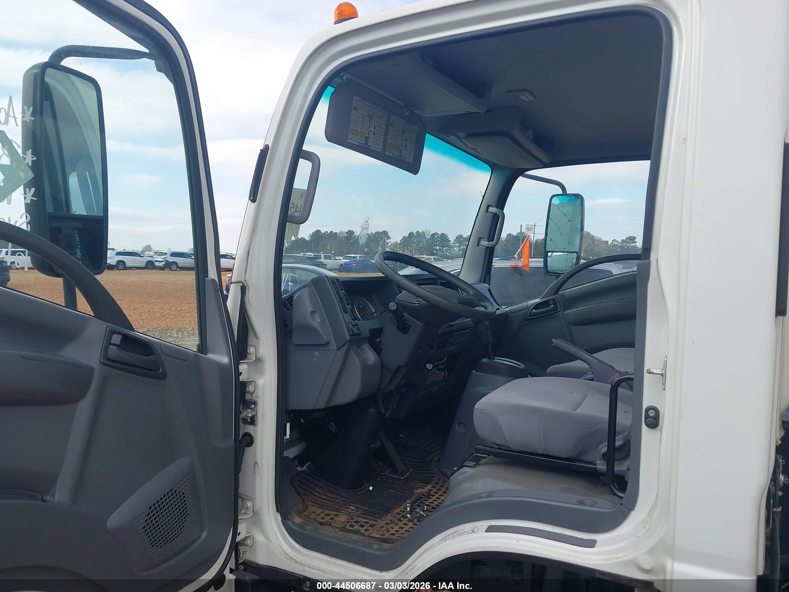 ISUZU NRR image 7