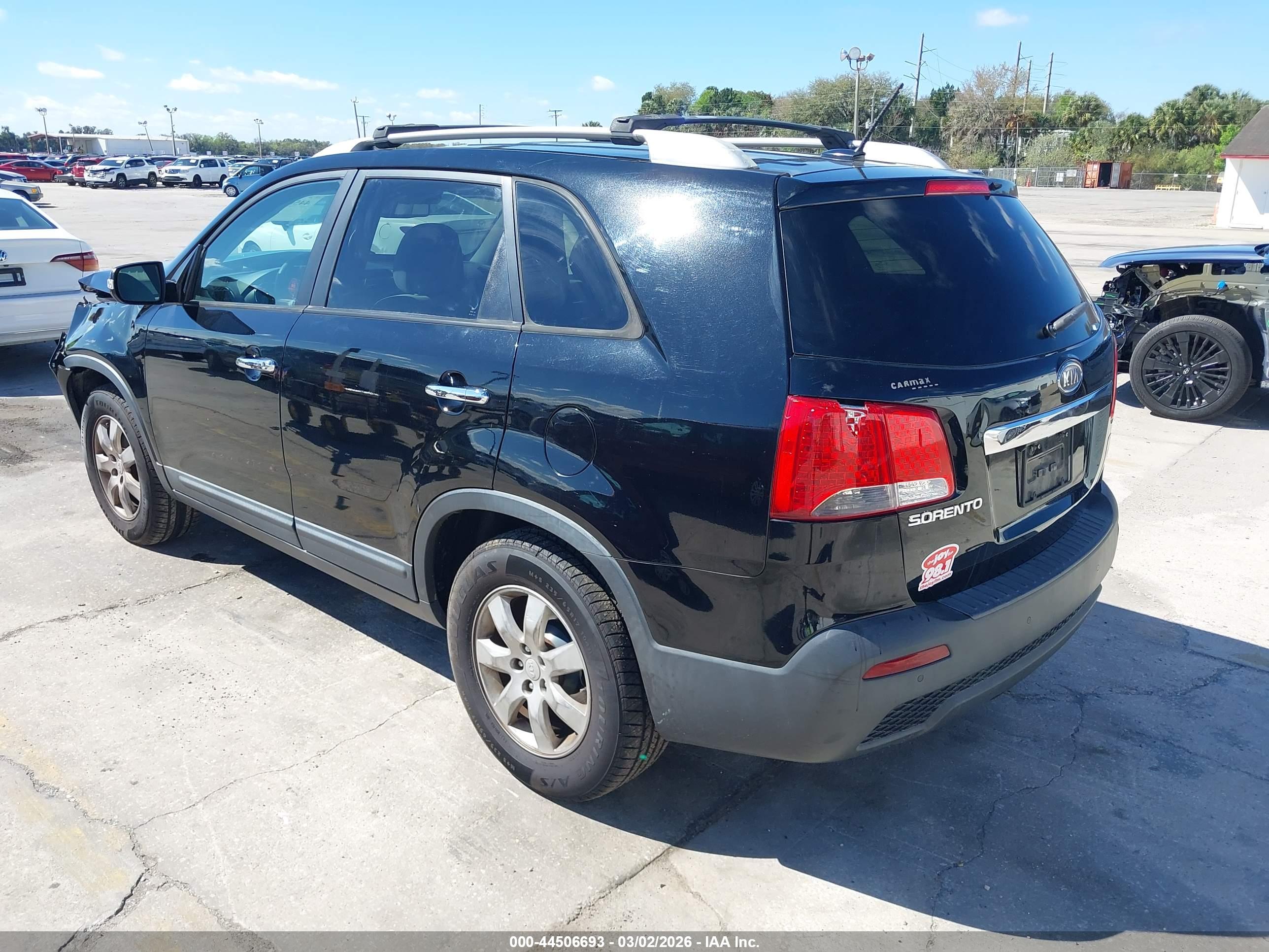KIA SORENTO image 3