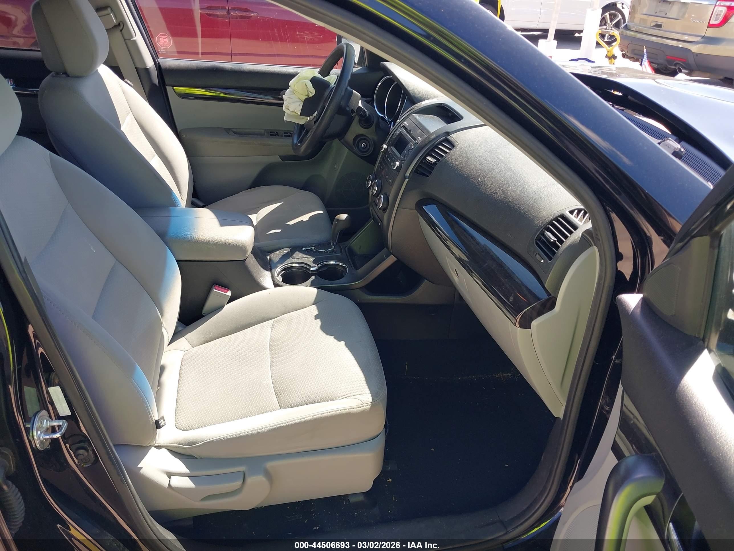 KIA SORENTO image 5