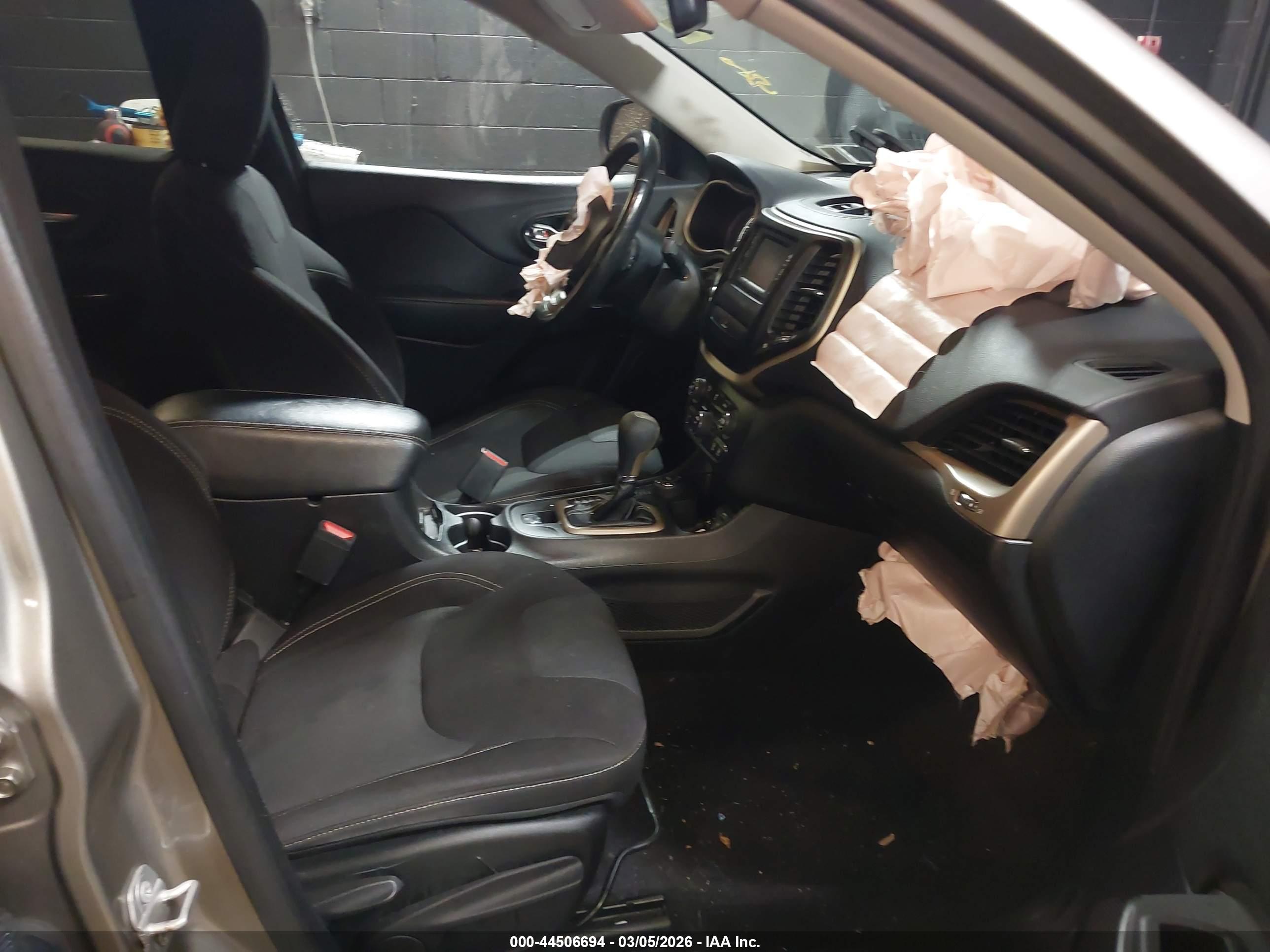 JEEP CHEROKEE image 5